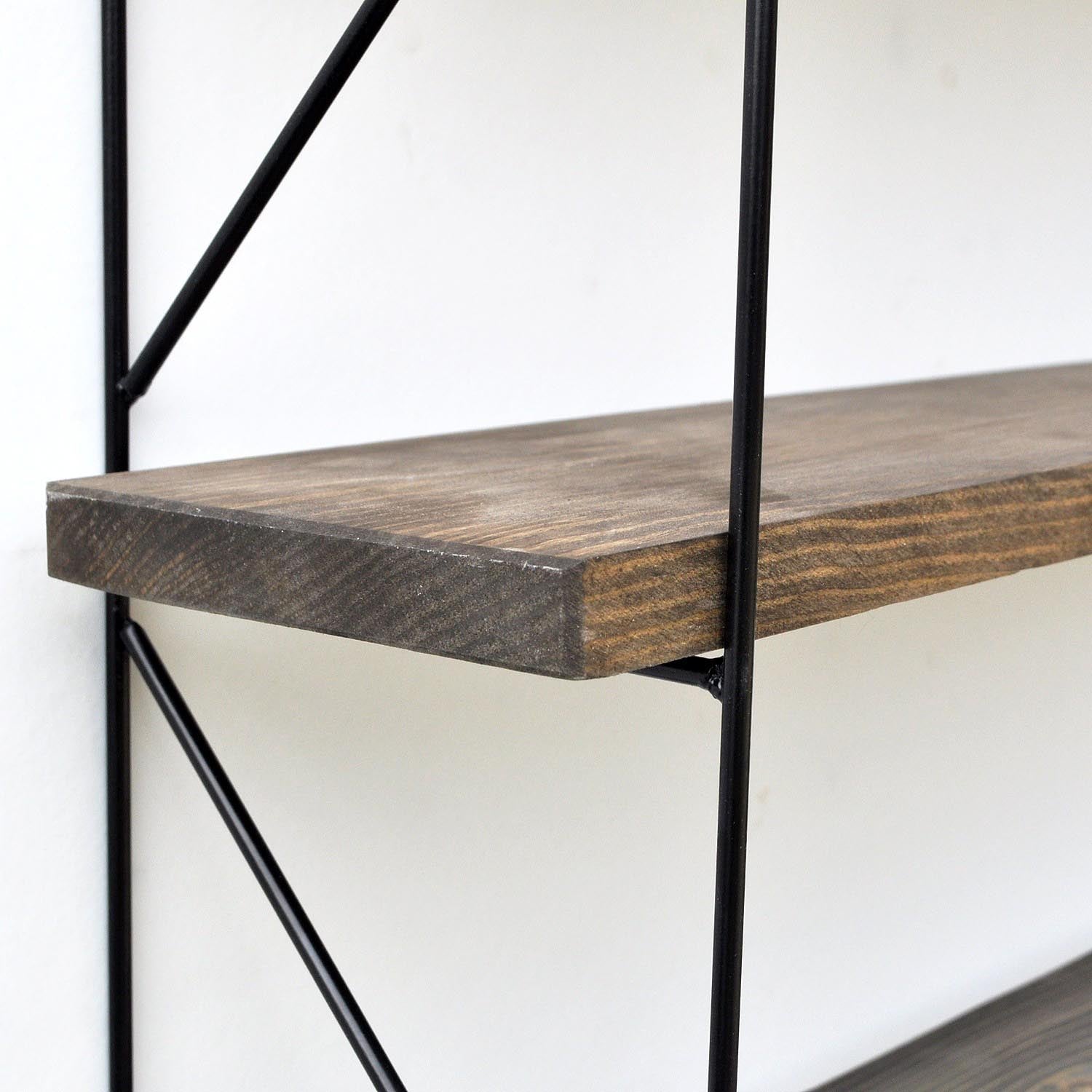 Wr040 in Walnuss Schwarz präsentiert im Onlineshop von KAQTU Design AG. Wandregal ist von Hanah Home