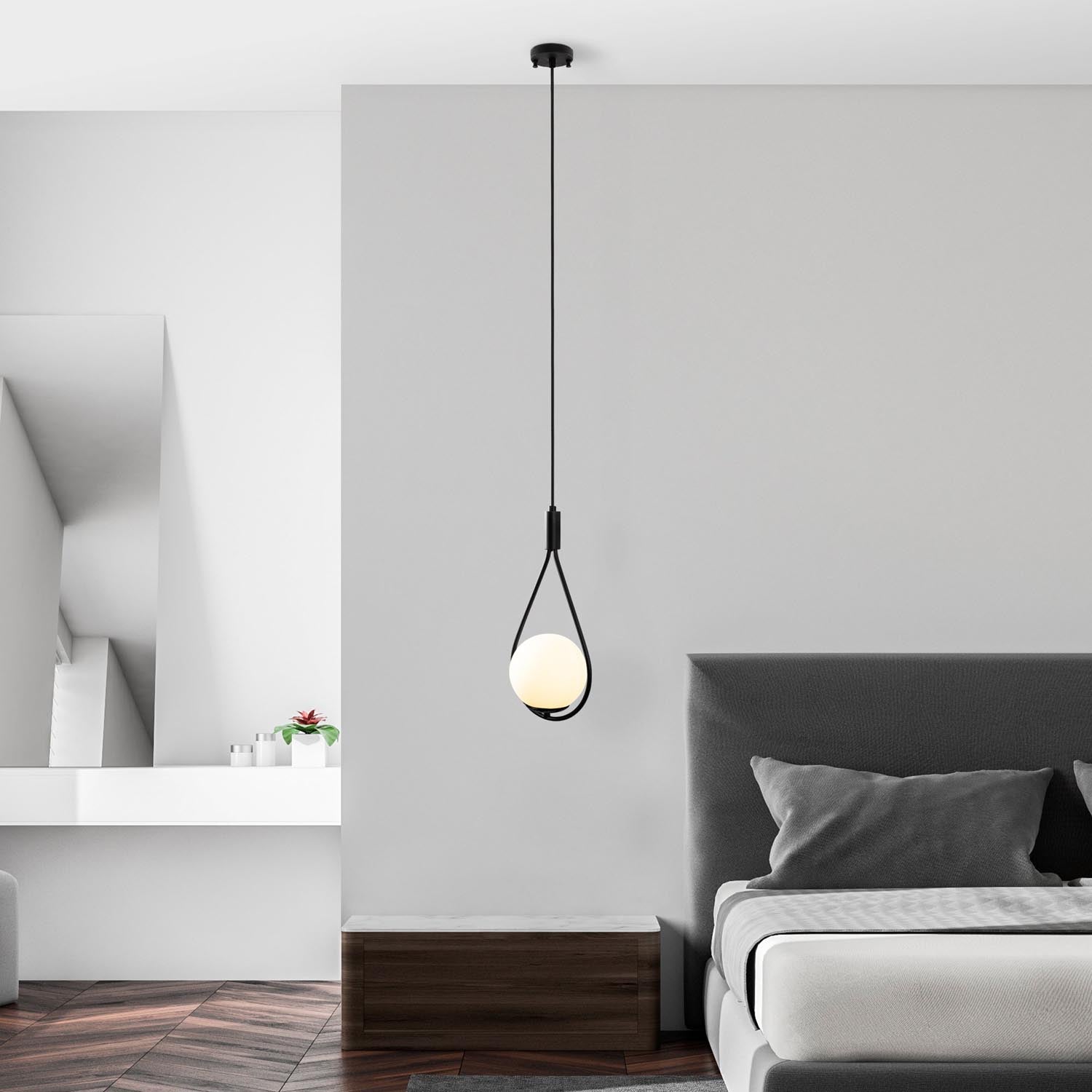 GMN-00008 in Schwarz präsentiert im Onlineshop von KAQTU Design AG. Pendelleuchte ist von Opviq