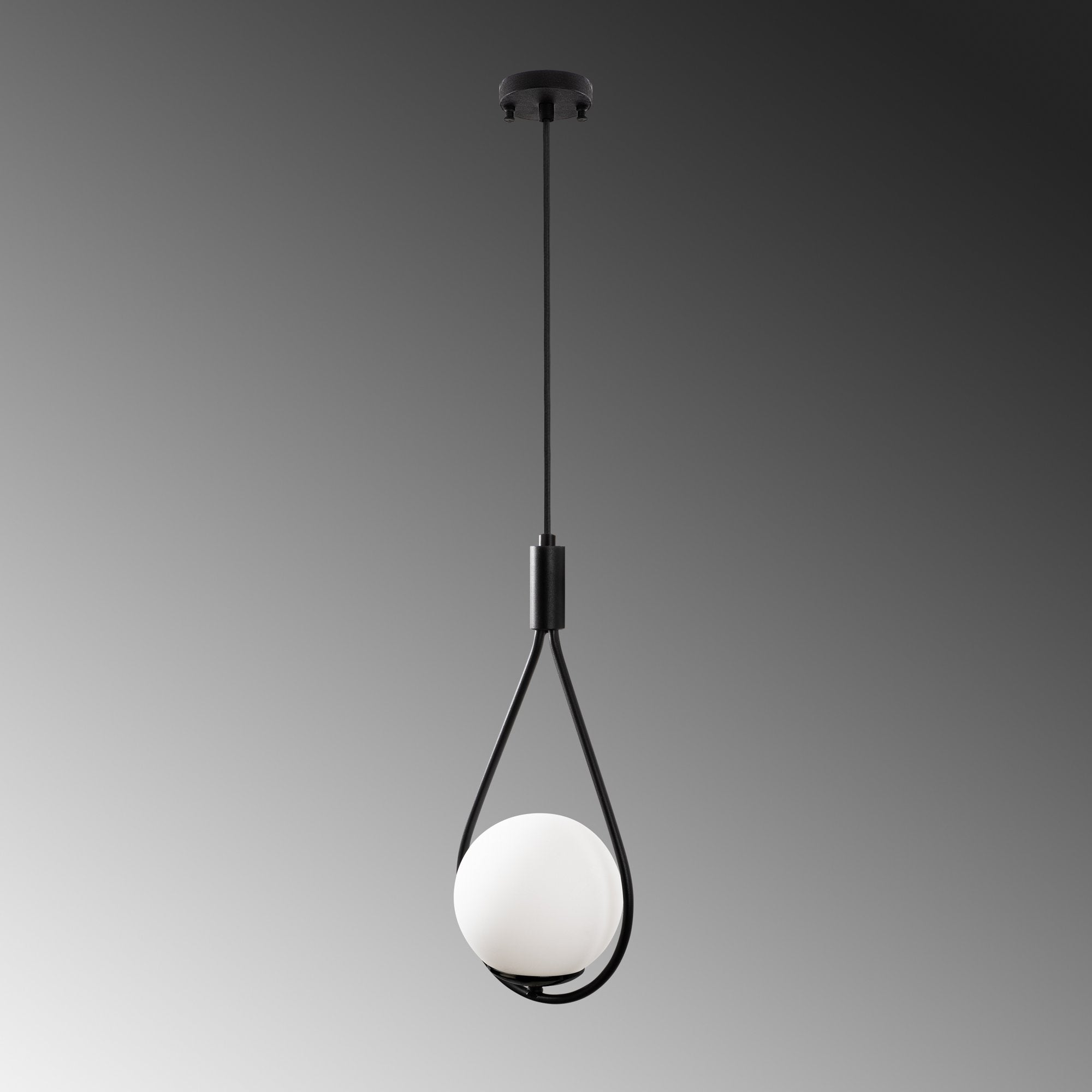 GMN-00008 in Schwarz präsentiert im Onlineshop von KAQTU Design AG. Pendelleuchte ist von Opviq