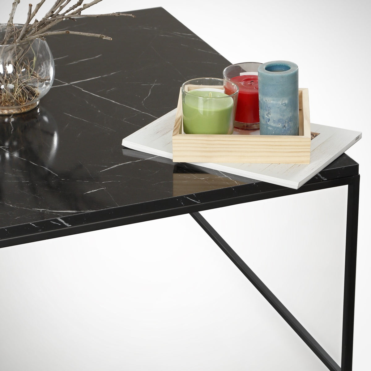 Poly Sofatisch - Schwarz Weiss in Schwarz Weiss präsentiert im Onlineshop von KAQTU Design AG. Couchtisch ist von Hanah Home