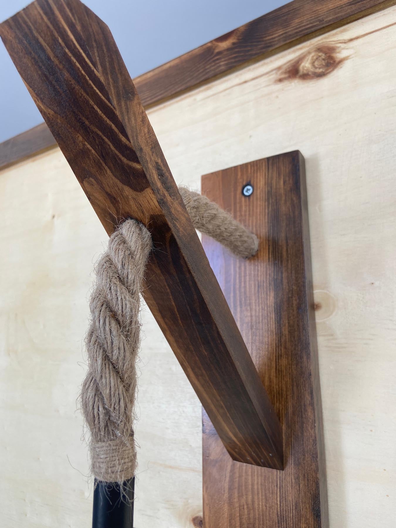 Ahşap Aplik 18 in Walnuss präsentiert im Onlineshop von KAQTU Design AG. Wandleuchte ist von Opviq