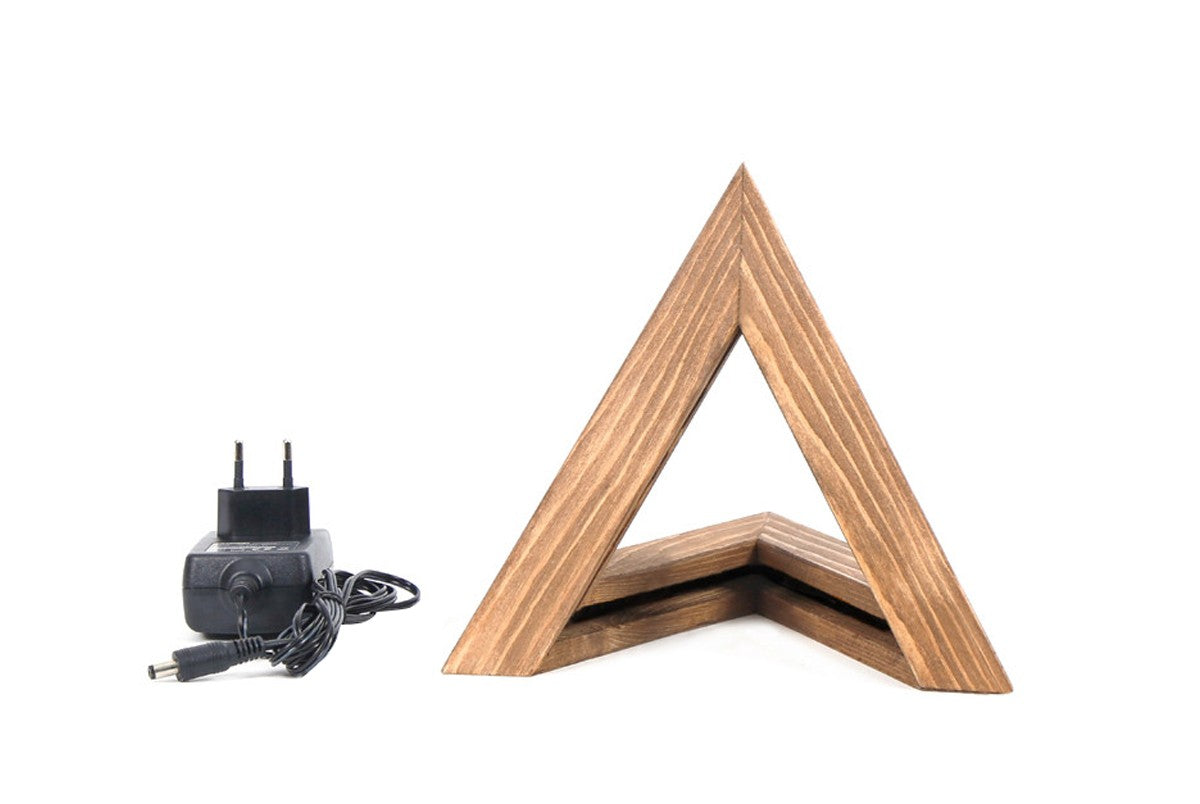 KN02 in Braun präsentiert im Onlineshop von KAQTU Design AG. Tischleuchte ist von Opviq