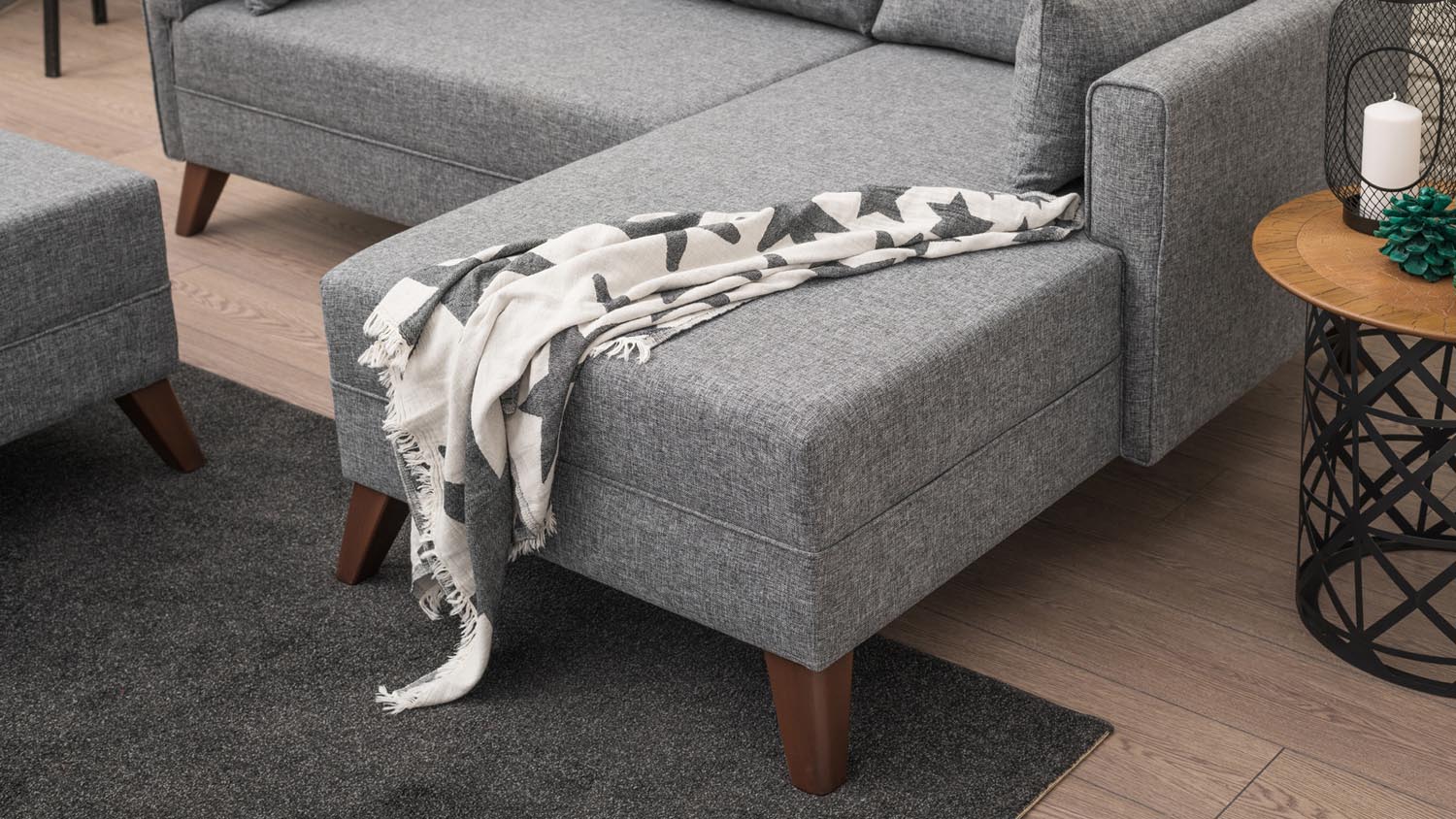 Bella Corner Sofa Right 2 in Grau präsentiert im Onlineshop von KAQTU Design AG. Bettsofa ist von Atelier Del Sofa