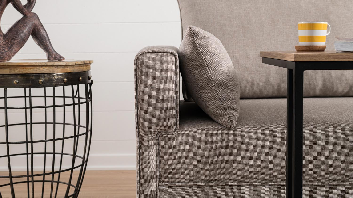 Bella Sofa For 2 Pr - Cream in Sahne präsentiert im Onlineshop von KAQTU Design AG. 2er Sofa ist von Atelier Del Sofa