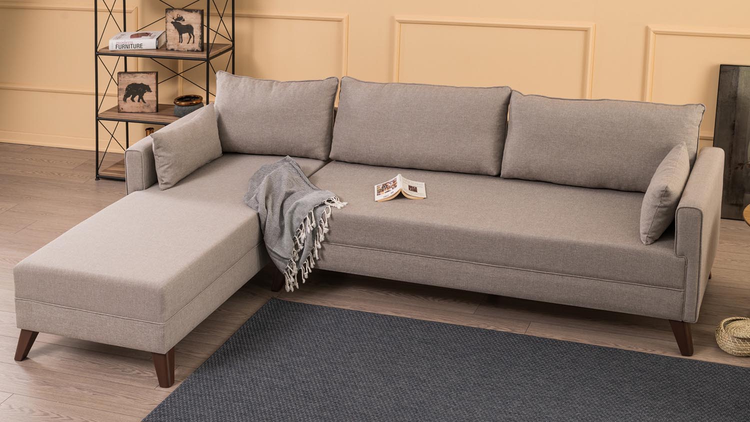 Bella Corner Sofa Left 1 - Cream in Sahne präsentiert im Onlineshop von KAQTU Design AG. Ecksofa ist von Atelier Del Sofa