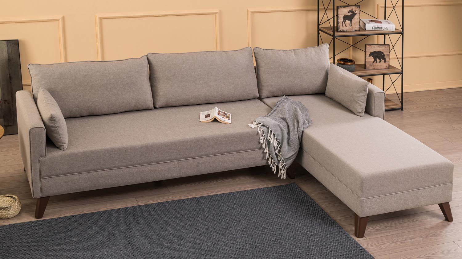 Bella Corner Sofa Right 1 - Cream in Sahne präsentiert im Onlineshop von KAQTU Design AG. Ecksofa ist von Atelier Del Sofa