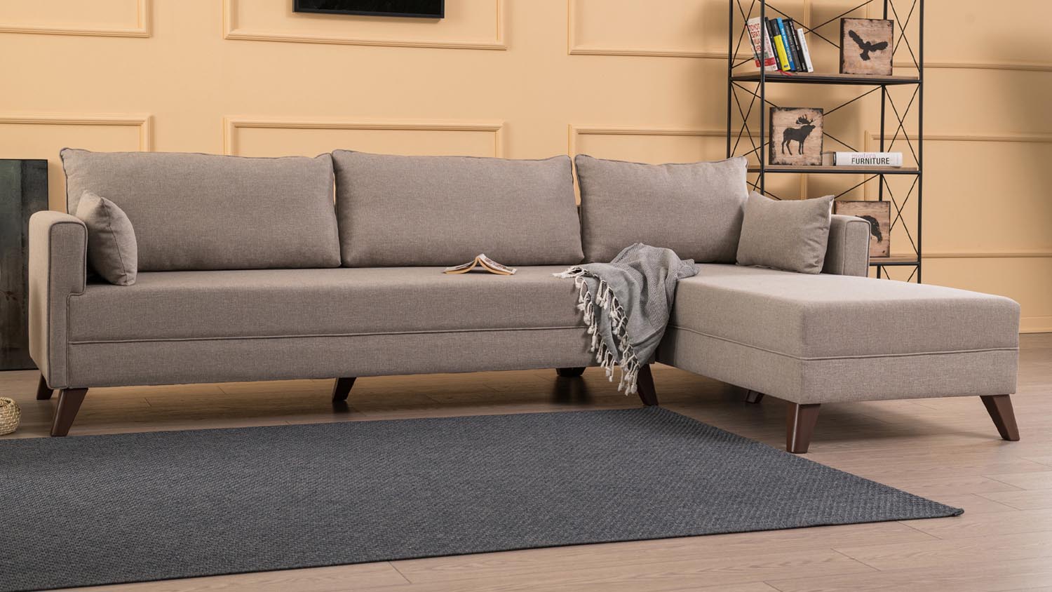 Bella Corner Sofa Right 1 - Cream in Sahne präsentiert im Onlineshop von KAQTU Design AG. Ecksofa ist von Atelier Del Sofa