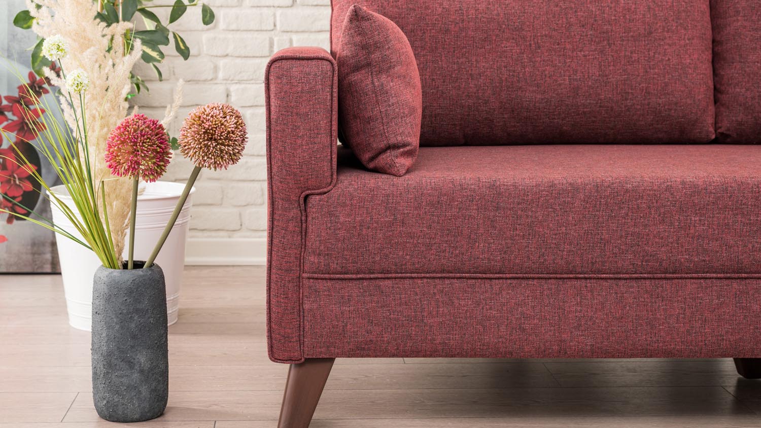 Bella Sofa For 2 Pr - Claret Red in Karmesinrot präsentiert im Onlineshop von KAQTU Design AG. 2er Sofa ist von Atelier Del Sofa