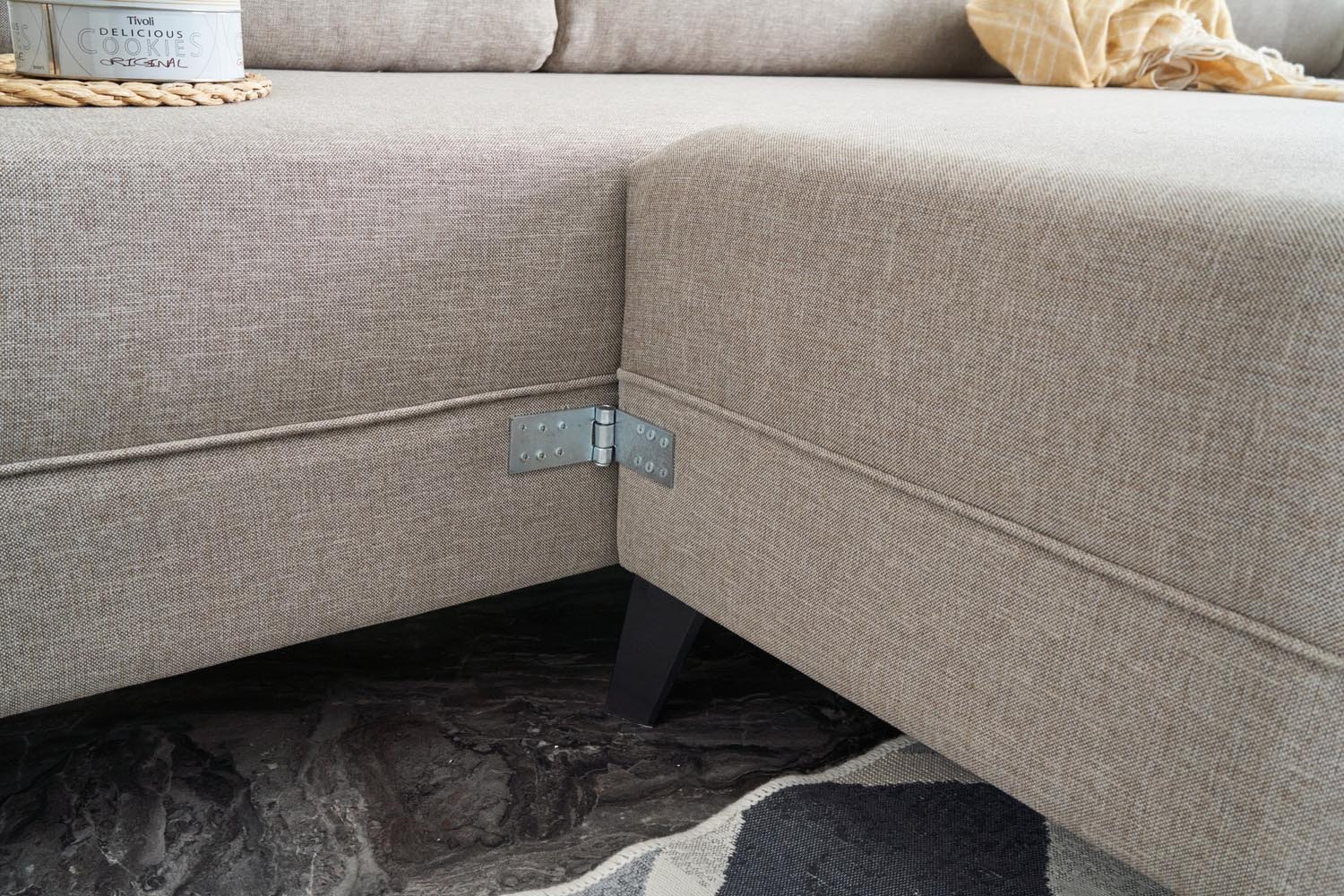 Eris - Cream in Sahne präsentiert im Onlineshop von KAQTU Design AG. Bettsofa ist von Atelier Del Sofa