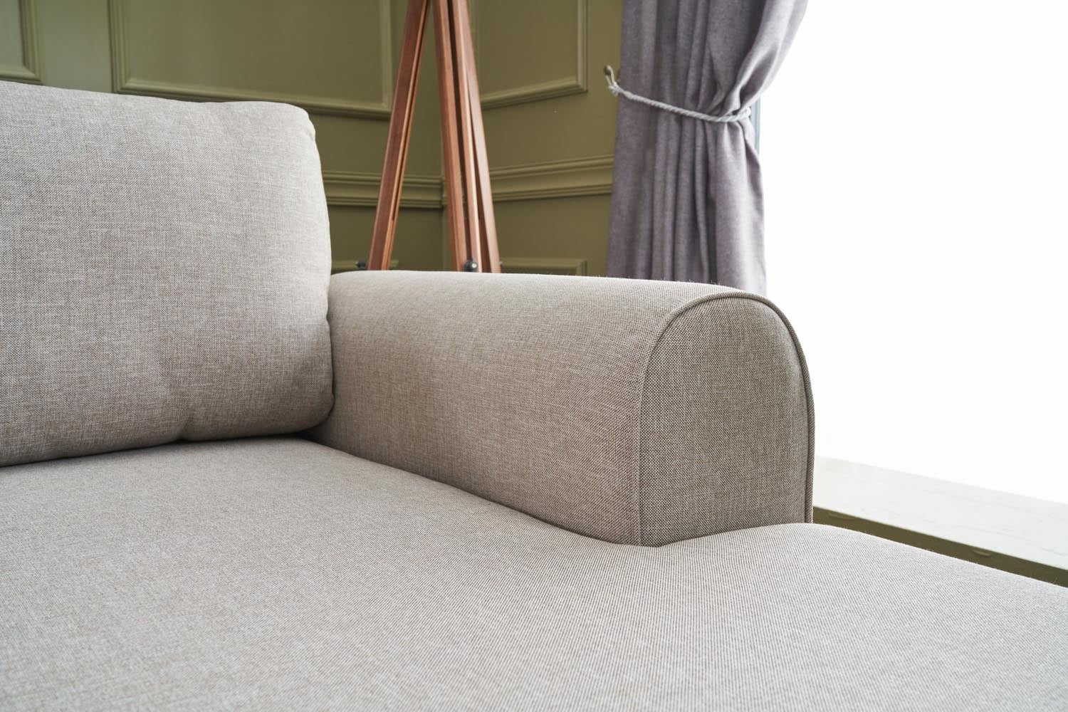 Belen - Cream in Sahne präsentiert im Onlineshop von KAQTU Design AG. Bettsofa ist von Atelier Del Sofa
