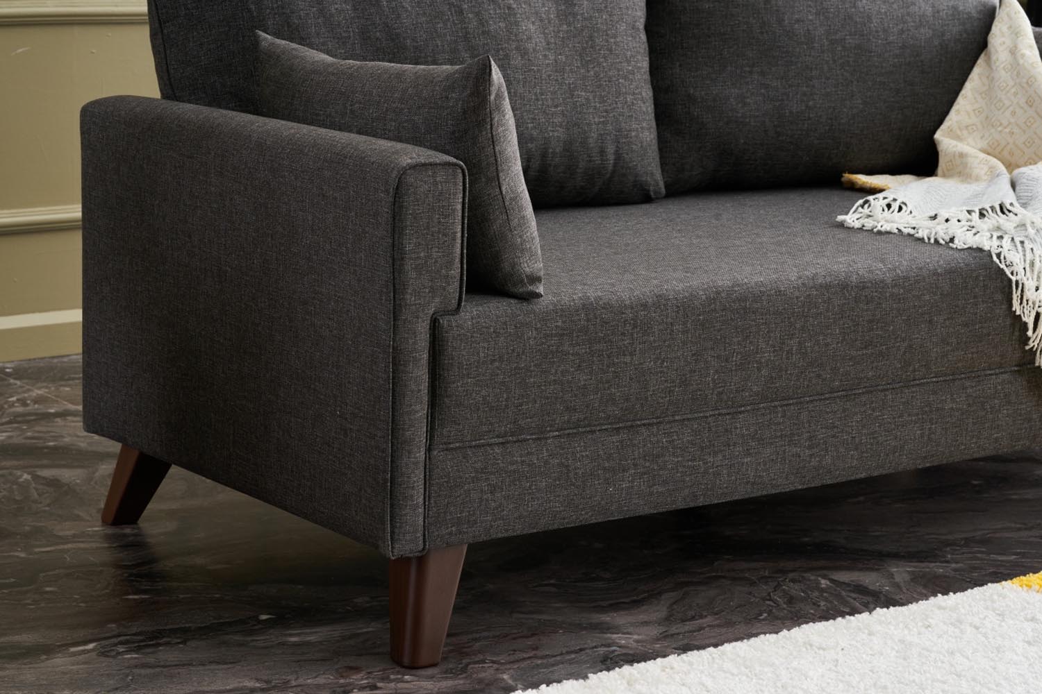 Bella Sofa For 2 Pr - Anthracite in Anthrazit präsentiert im Onlineshop von KAQTU Design AG. 2er Sofa ist von Atelier Del Sofa