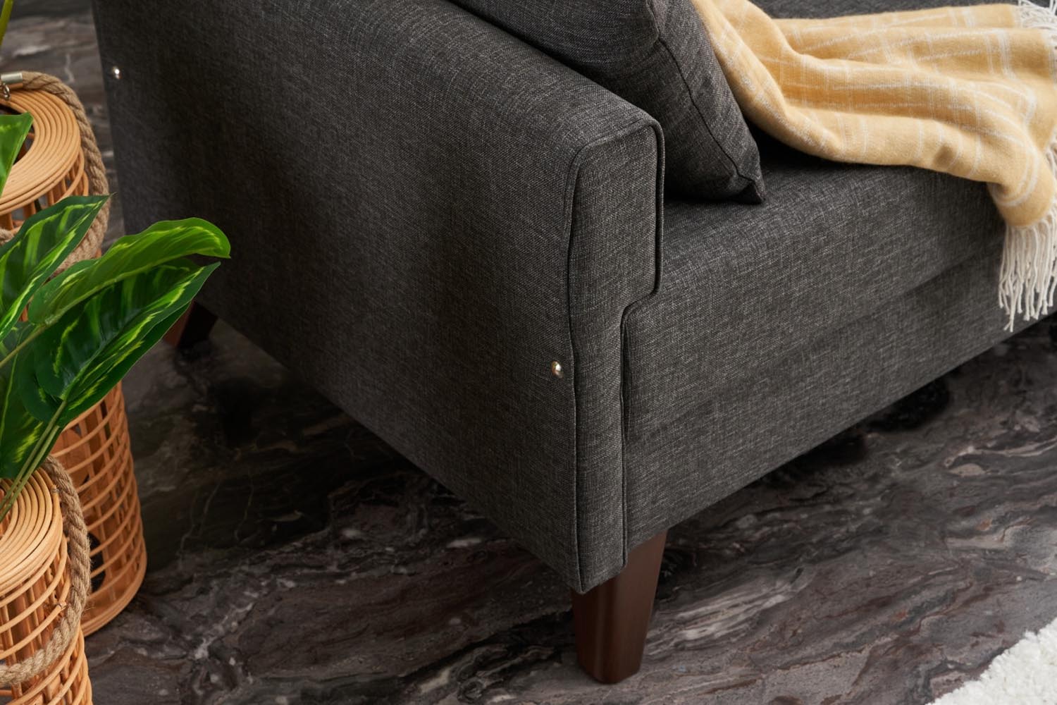 Bella Sofa For 2 Pr - Anthracite in Anthrazit präsentiert im Onlineshop von KAQTU Design AG. 2er Sofa ist von Atelier Del Sofa