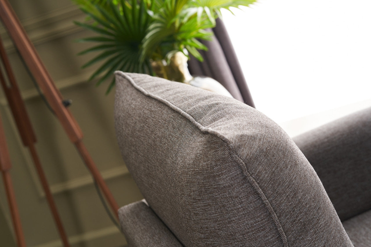 Bella Armchair - Brown in Braun präsentiert im Onlineshop von KAQTU Design AG. Modulares Sofa ist von Atelier Del Sofa