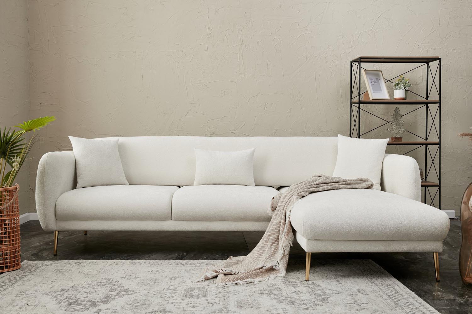 Simena Right - Cream in Creme
 Gold präsentiert im Onlineshop von KAQTU Design AG. Bettsofa ist von Atelier Del Sofa
