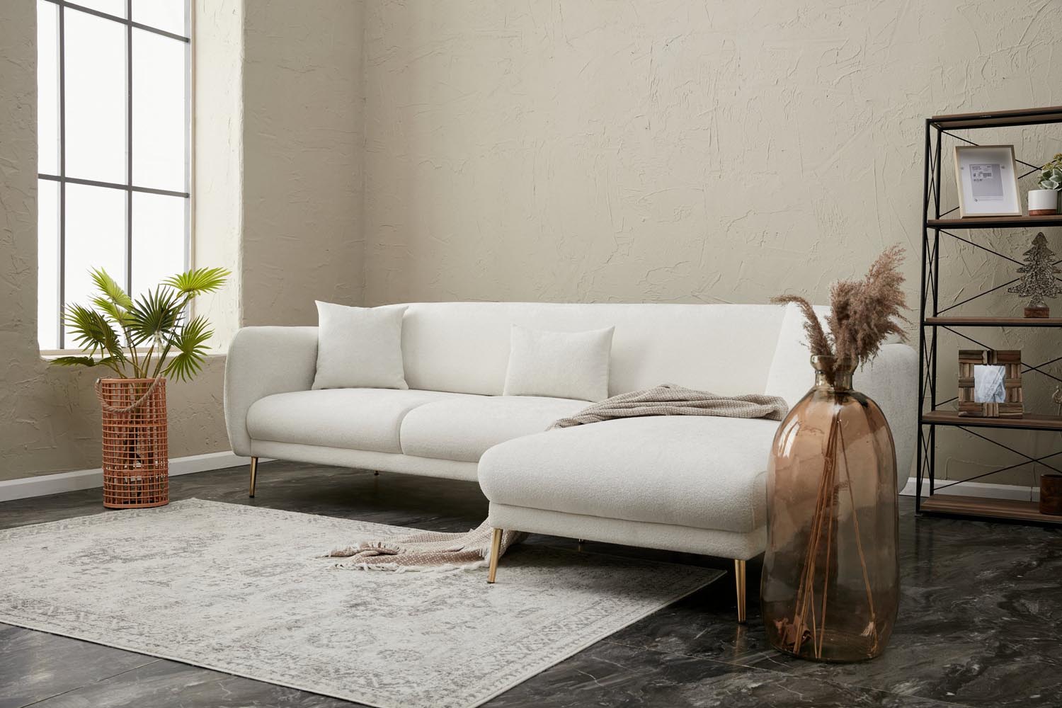 Simena Right - Cream in Creme
 Gold präsentiert im Onlineshop von KAQTU Design AG. Bettsofa ist von Atelier Del Sofa