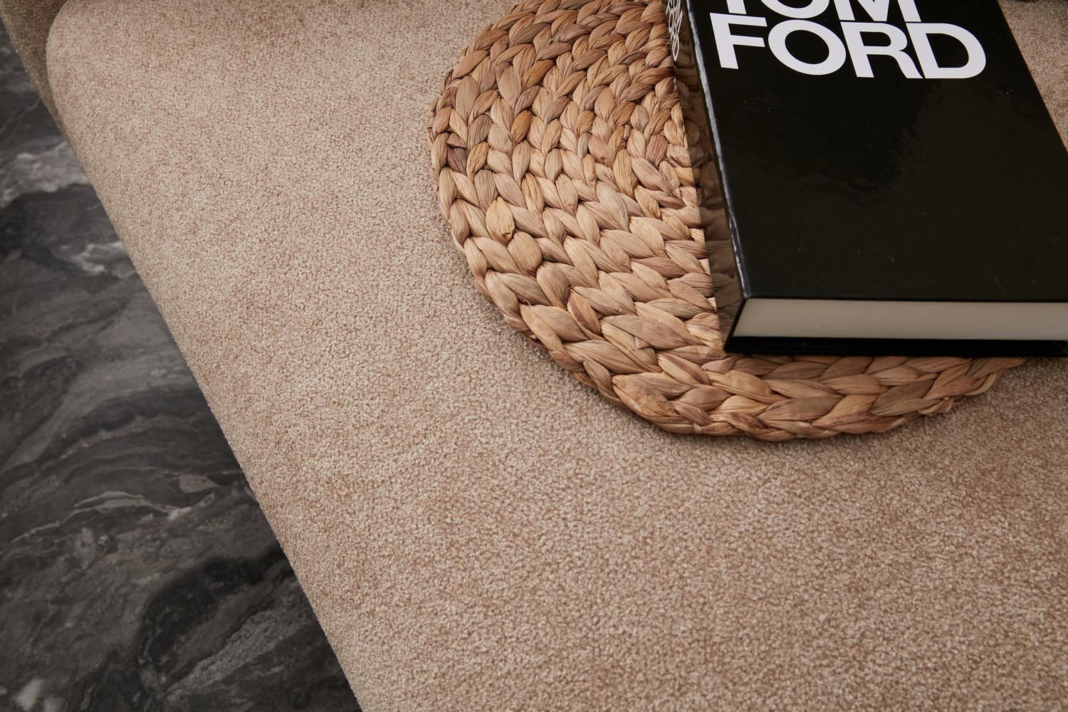 Simena - Beige in Beige Gold präsentiert im Onlineshop von KAQTU Design AG. Bettsofa ist von Atelier Del Sofa