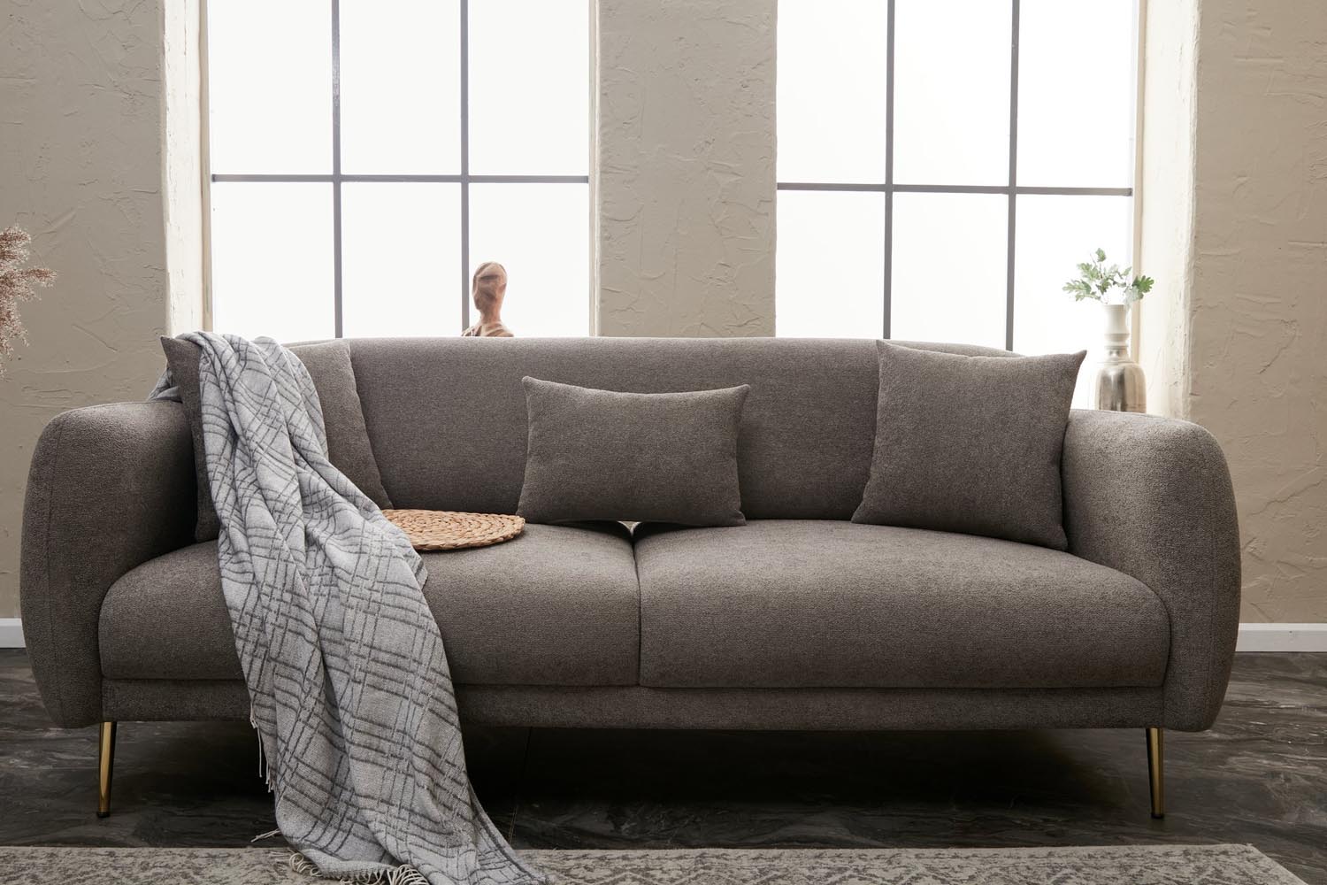 Simena - Grey in Grau Gold präsentiert im Onlineshop von KAQTU Design AG. Bettsofa ist von Atelier Del Sofa