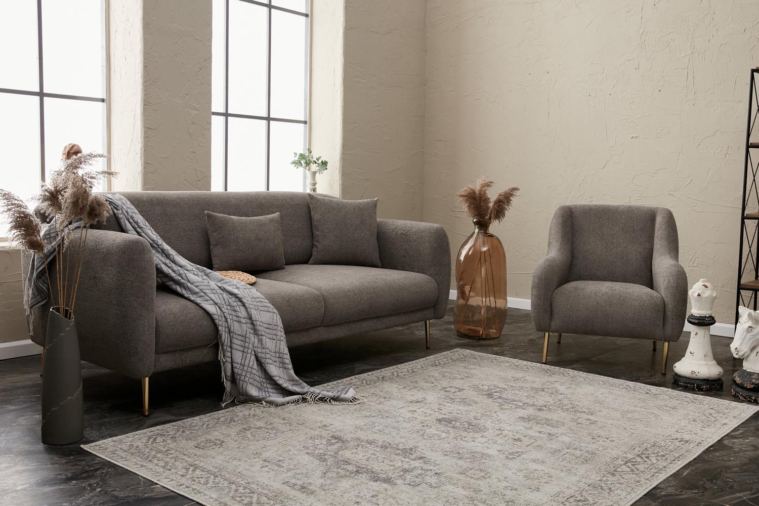 Simena - Grey in Grau Gold präsentiert im Onlineshop von KAQTU Design AG. Bettsofa ist von Atelier Del Sofa