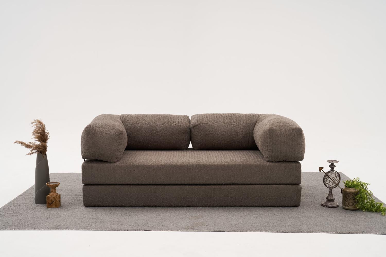 Comfort - Grey v2 in Grau präsentiert im Onlineshop von KAQTU Design AG. 3er Sofa ist von Atelier Del Sofa
