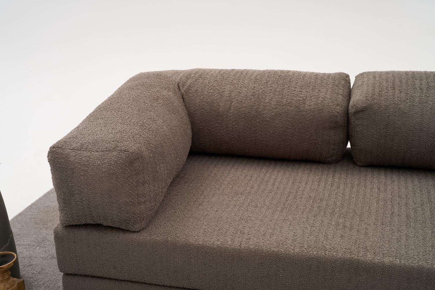 Comfort - Grey v2 in Grau präsentiert im Onlineshop von KAQTU Design AG. 3er Sofa ist von Atelier Del Sofa