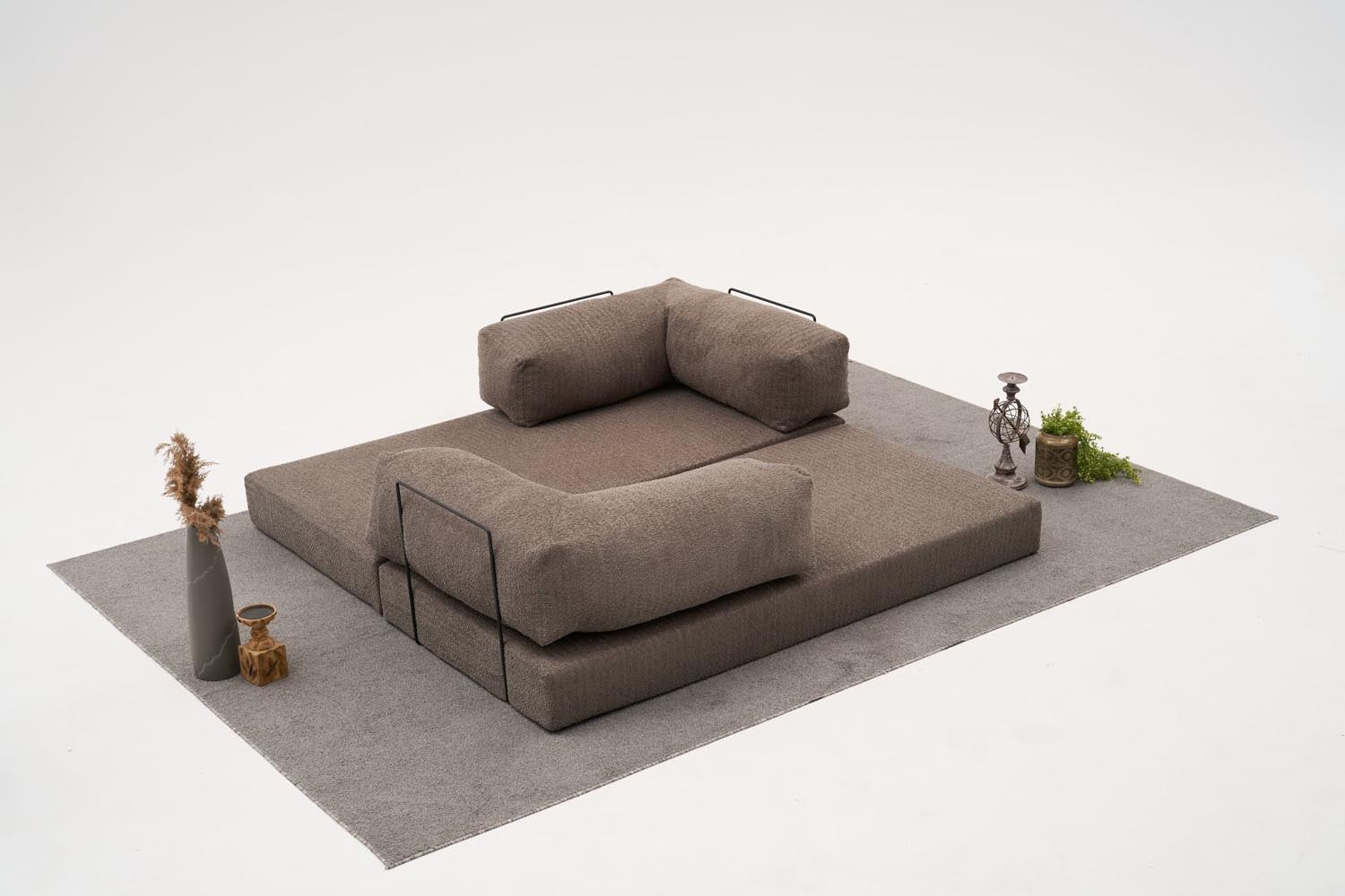 Comfort - Grey v2 in Grau präsentiert im Onlineshop von KAQTU Design AG. 3er Sofa ist von Atelier Del Sofa