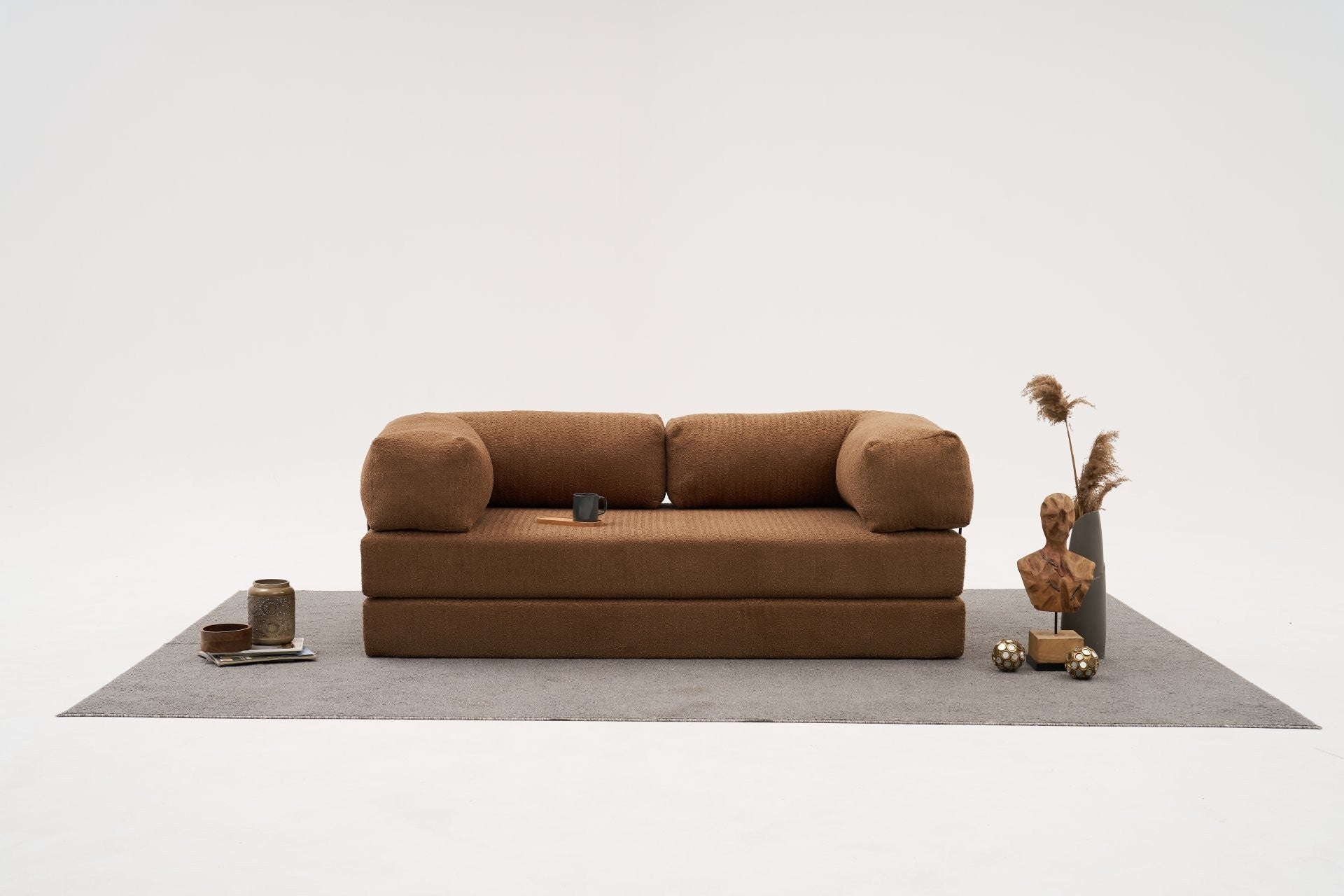 Comfort - Brown v2 in Braun präsentiert im Onlineshop von KAQTU Design AG. 3er Sofa ist von Atelier Del Sofa