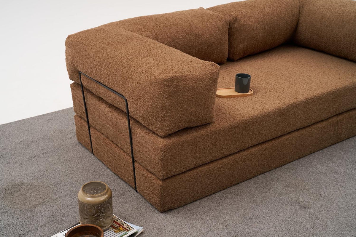 Comfort 3er Sofa - Braun in Braun präsentiert im Onlineshop von KAQTU Design AG. 3er Sofa ist von Atelier Del Sofa