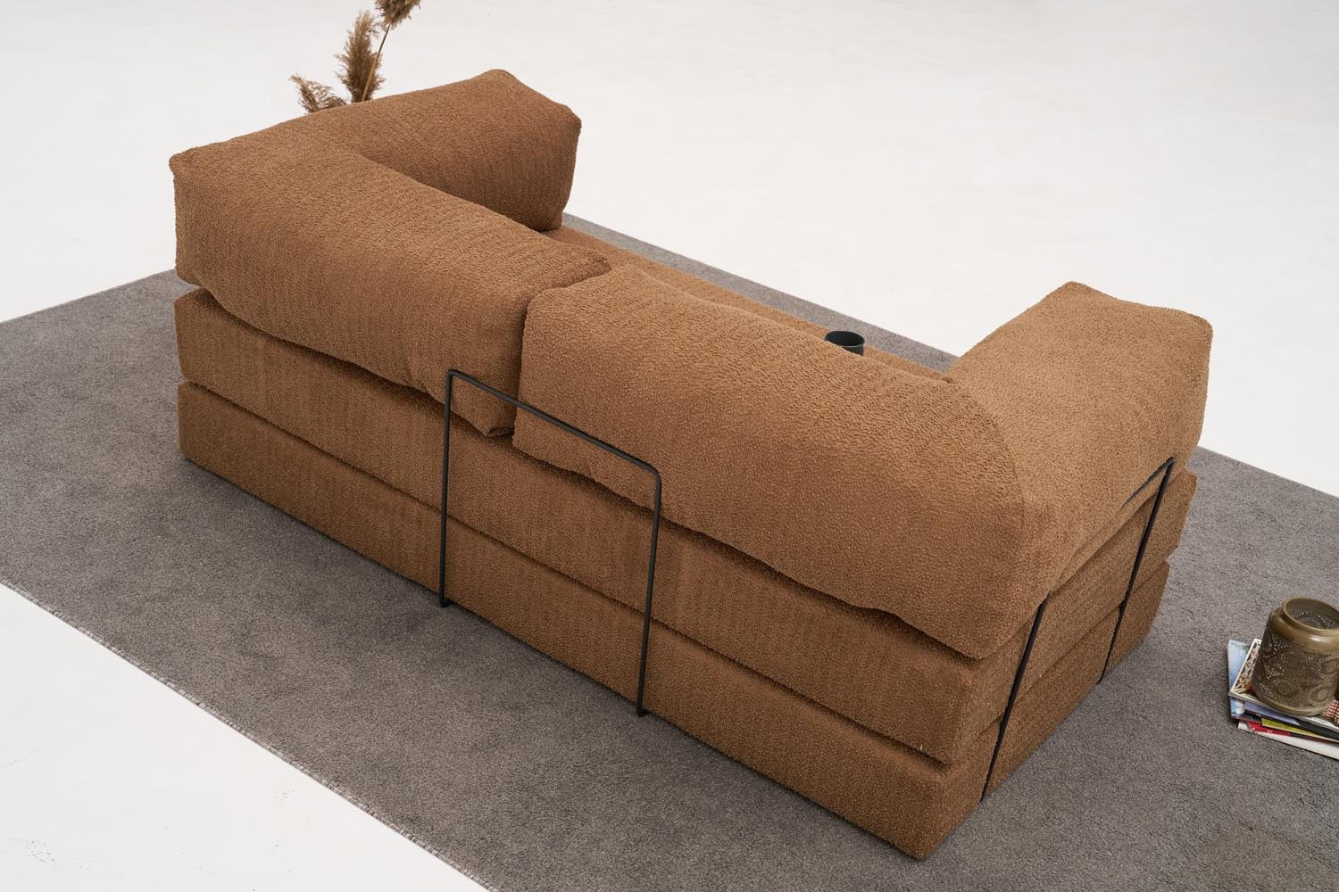 Comfort - Brown v2 in Braun präsentiert im Onlineshop von KAQTU Design AG. 3er Sofa ist von Atelier Del Sofa