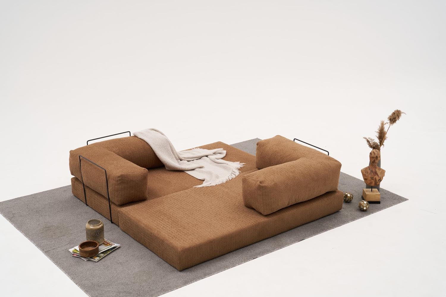 Comfort - Brown v2 in Braun präsentiert im Onlineshop von KAQTU Design AG. 3er Sofa ist von Atelier Del Sofa