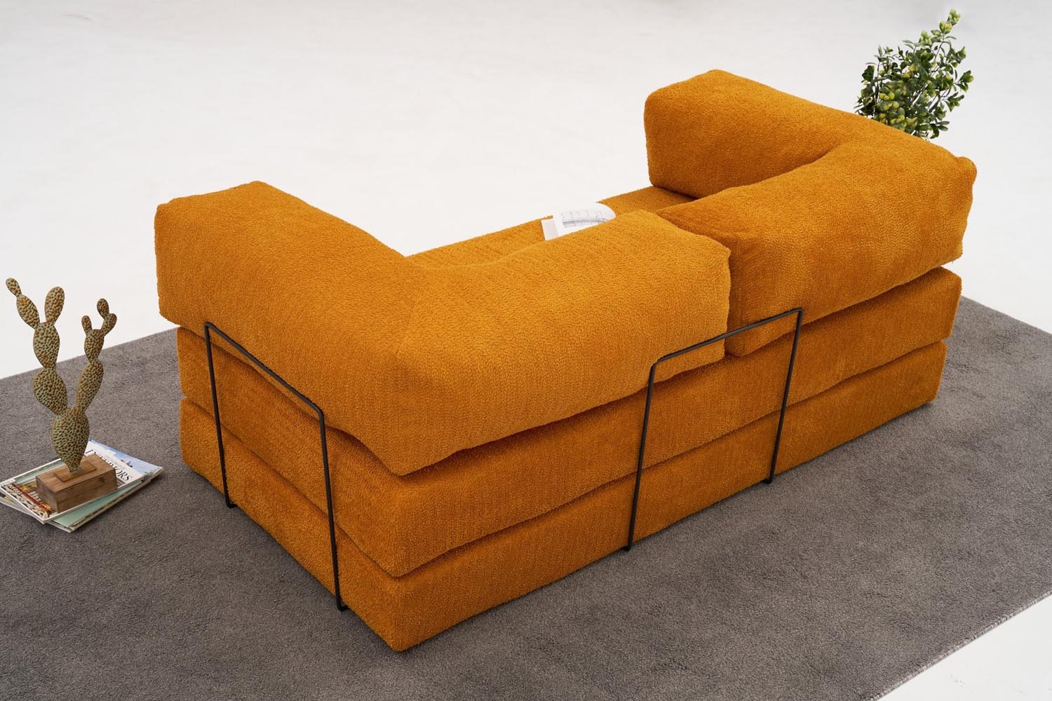 Comfort - Orange in Orange präsentiert im Onlineshop von KAQTU Design AG. 3er Sofa ist von Atelier Del Sofa