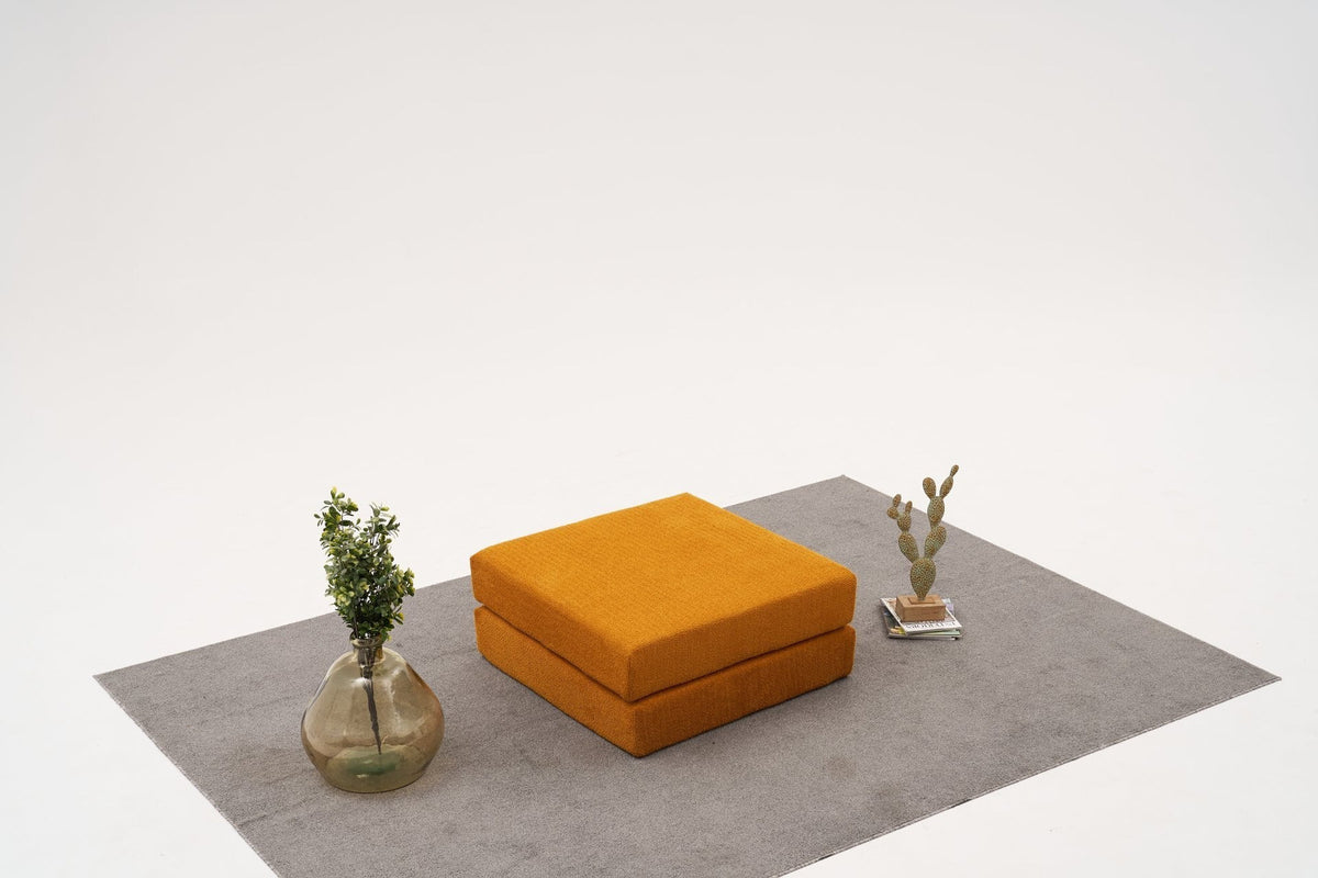 Quadratischer Pouf in Orange mit Chenille-Bezug, Masse 95x95x43 cm, von Atelier Del Sofa, aus der Comfort Kollektion, produziert in der Türkei.