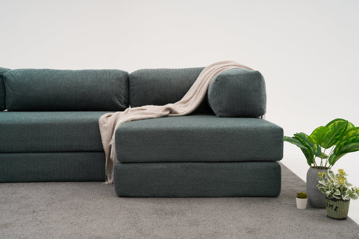 Grünes Ecksofa Comfort von Atelier Del Sofa mit Chenille-Bezug, L-Form, sichtbare Polsterung und Sitzfläche aus Weichschaum.