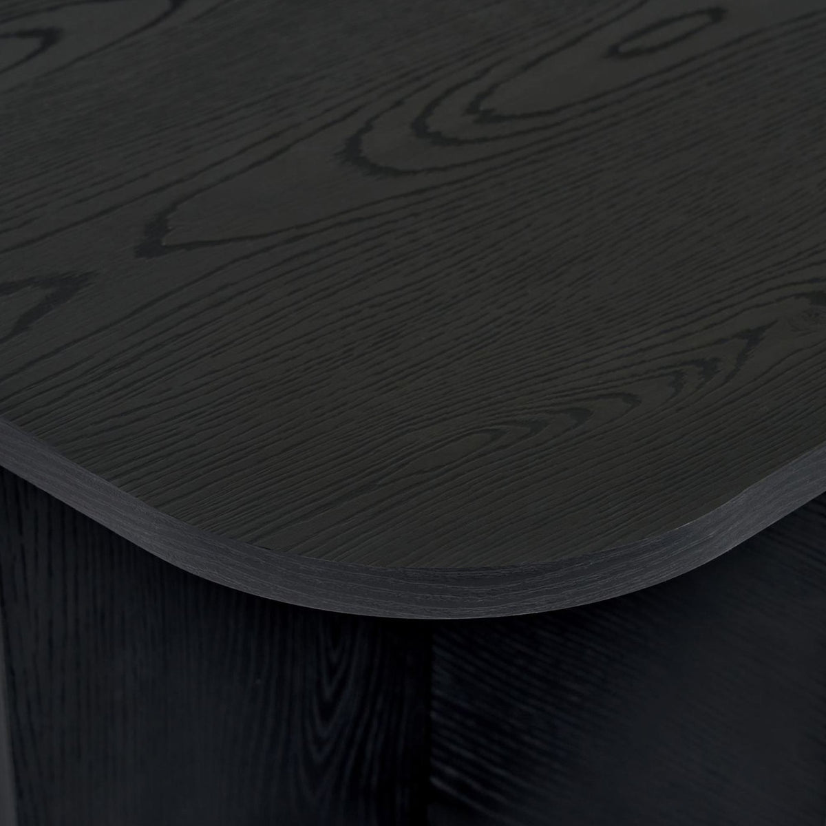 Rechteckiger Couchtisch Akira von Nordure in Holz Schwarz aus melaminbeschichteter Spanplatte, schlankes Design, Masse 120 x 60 x 41 cm.