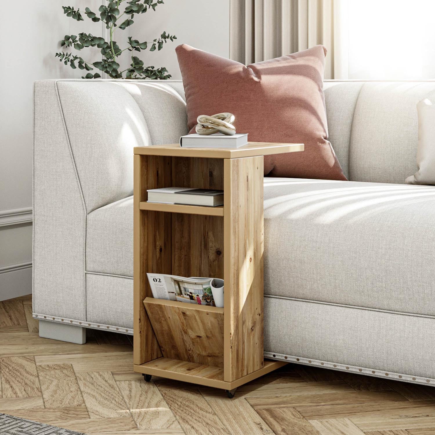 Filinta - Pine in Kiefer präsentiert im Onlineshop von KAQTU Design AG. Beistelltisch ist von Hanah Home
