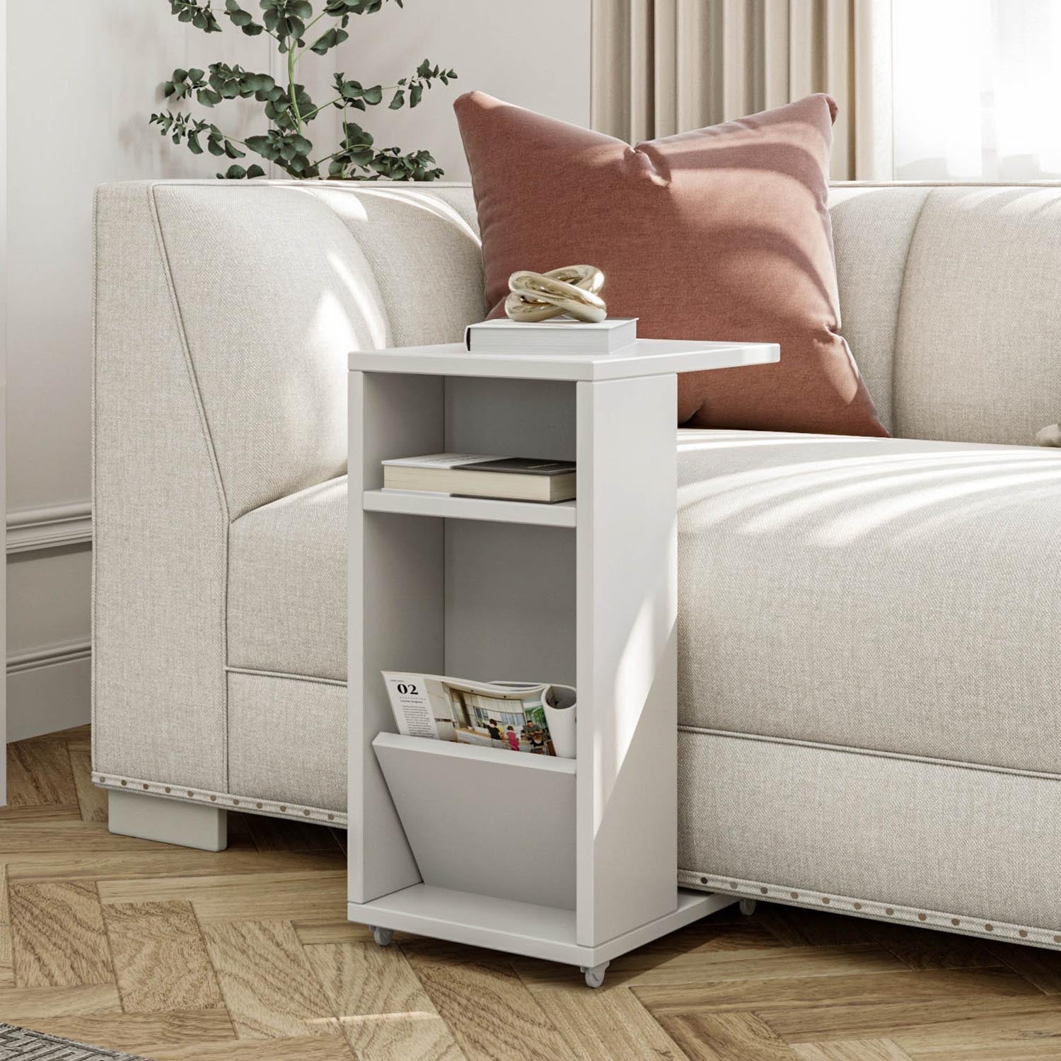 Filinta - White in Weiss präsentiert im Onlineshop von KAQTU Design AG. Beistelltisch ist von Hanah Home