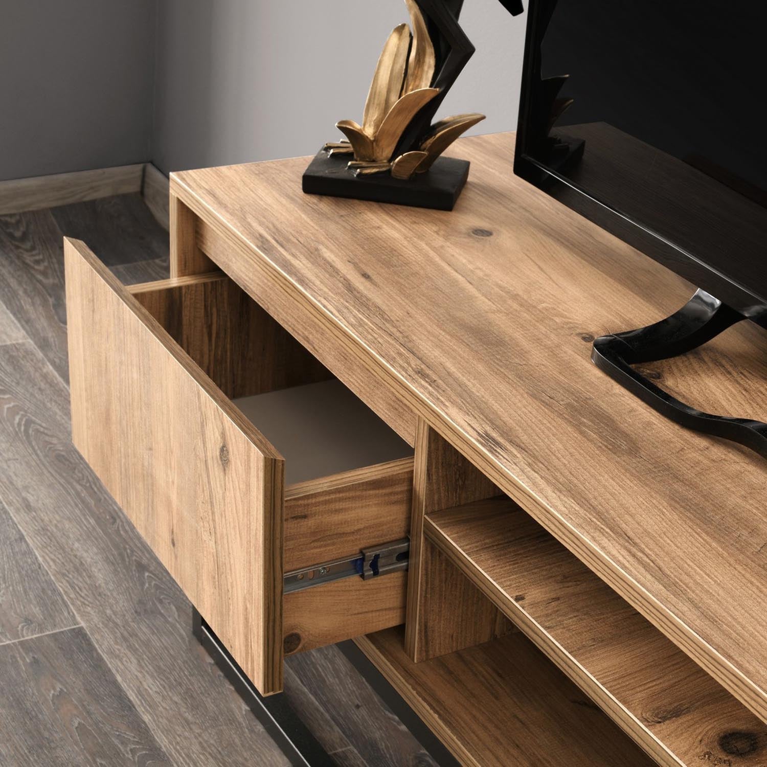 Belinda 140 in Schwarzkiefer präsentiert im Onlineshop von KAQTU Design AG. Sideboard ist von Hanah Home