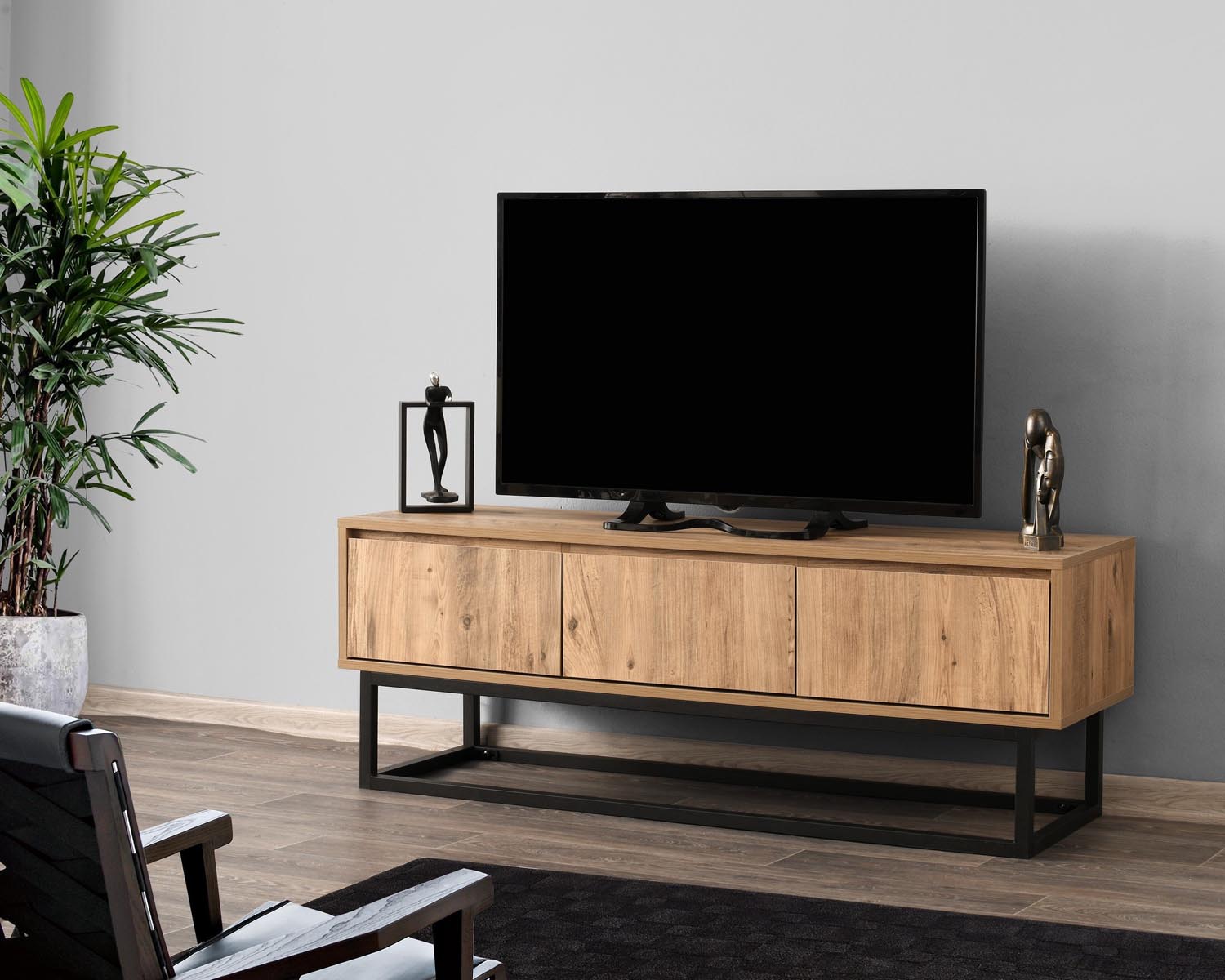 Tilsim 140 in Schwarzkiefer präsentiert im Onlineshop von KAQTU Design AG. Sideboard ist von Hanah Home