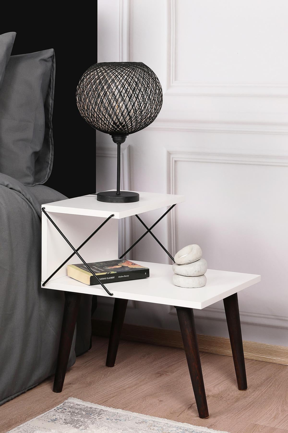 Cross - White in Weiss präsentiert im Onlineshop von KAQTU Design AG. Nachttisch ist von Hanah Home