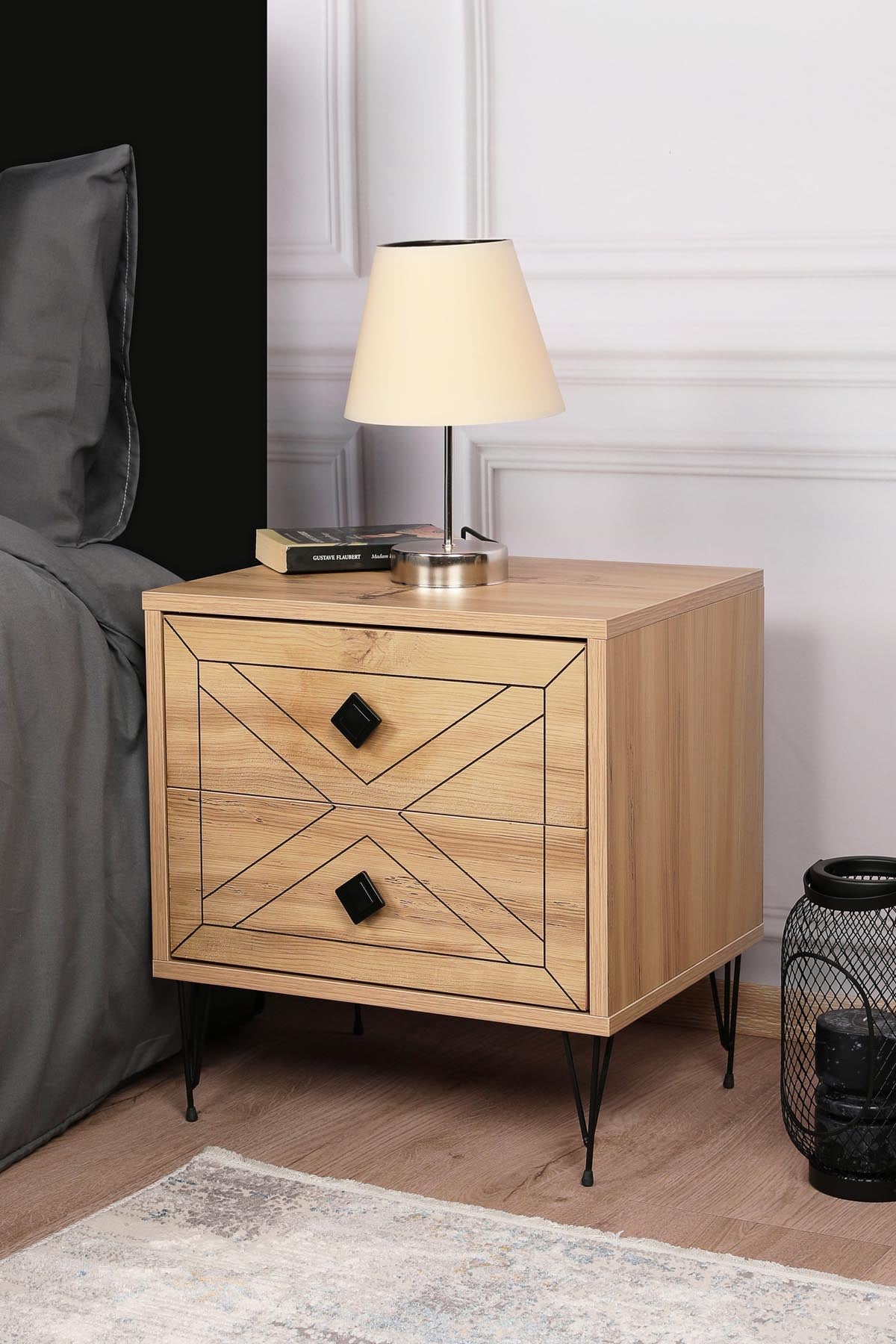 Luna - Pine in Kiefer präsentiert im Onlineshop von KAQTU Design AG. Nachttisch ist von Hanah Home