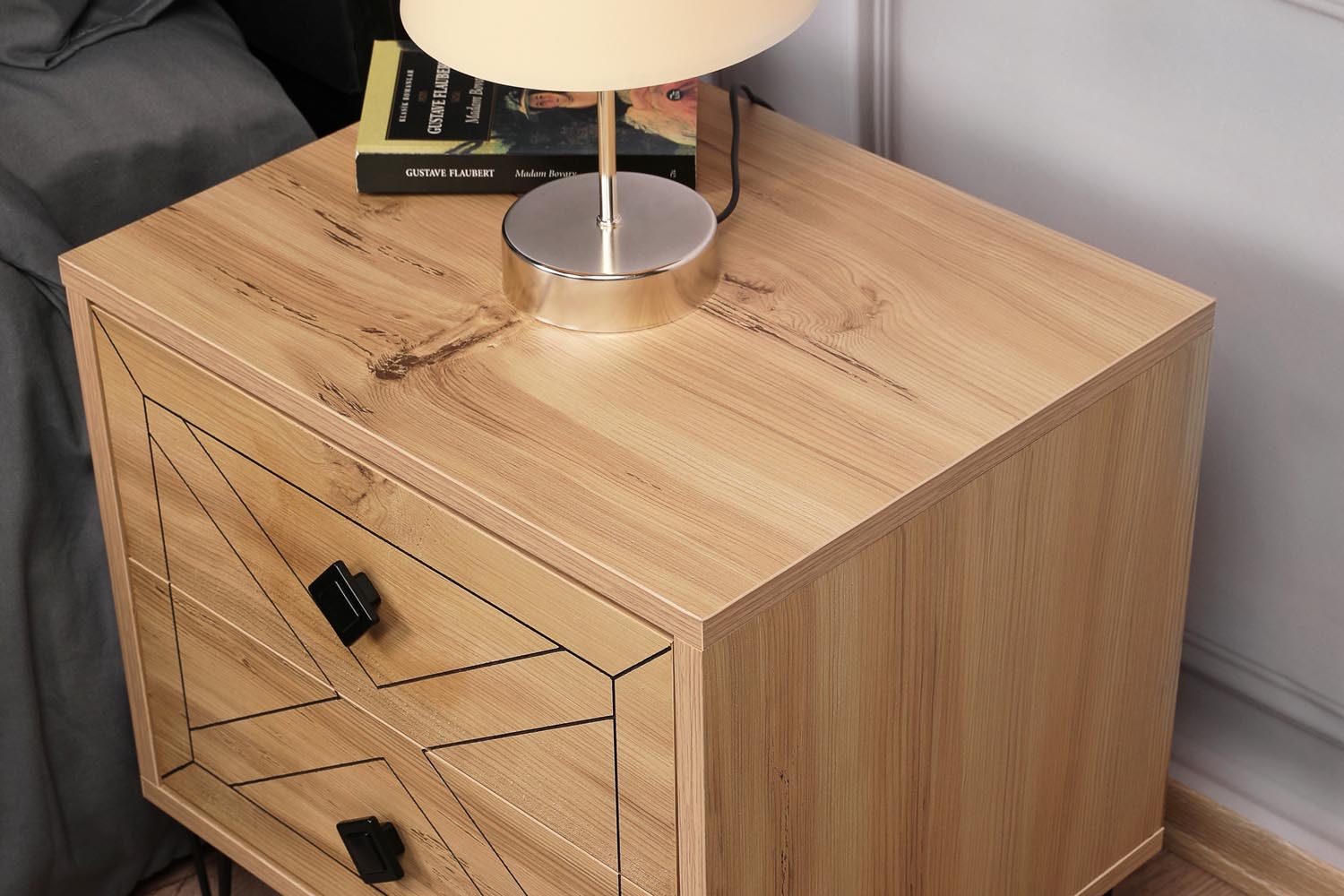 Luna - Pine in Kiefer präsentiert im Onlineshop von KAQTU Design AG. Nachttisch ist von Hanah Home