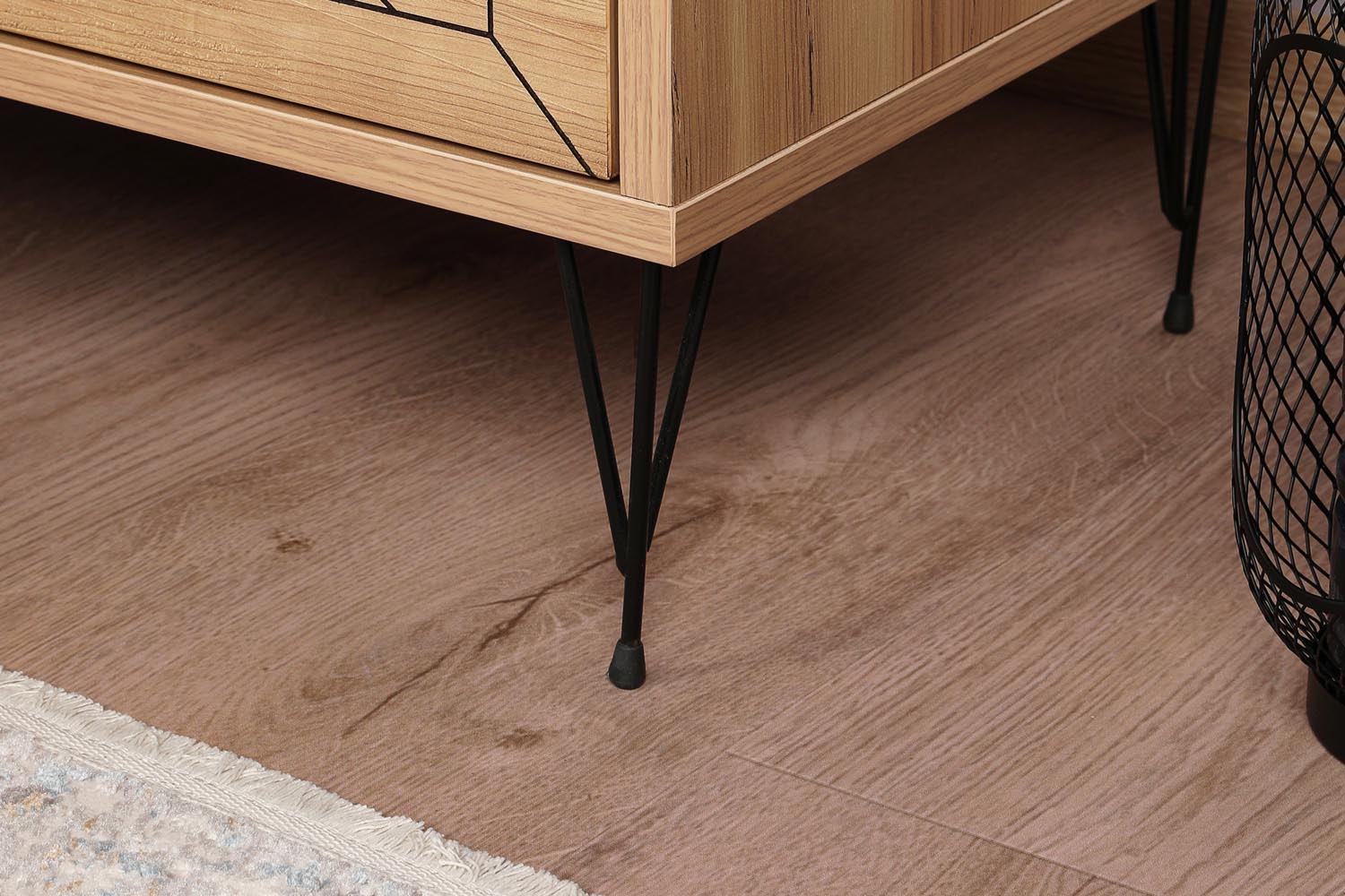 Luna - Pine in Kiefer präsentiert im Onlineshop von KAQTU Design AG. Nachttisch ist von Hanah Home