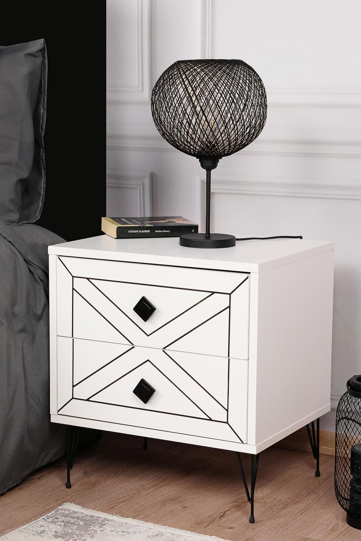Luna - White in Weiss präsentiert im Onlineshop von KAQTU Design AG. Nachttisch ist von Hanah Home