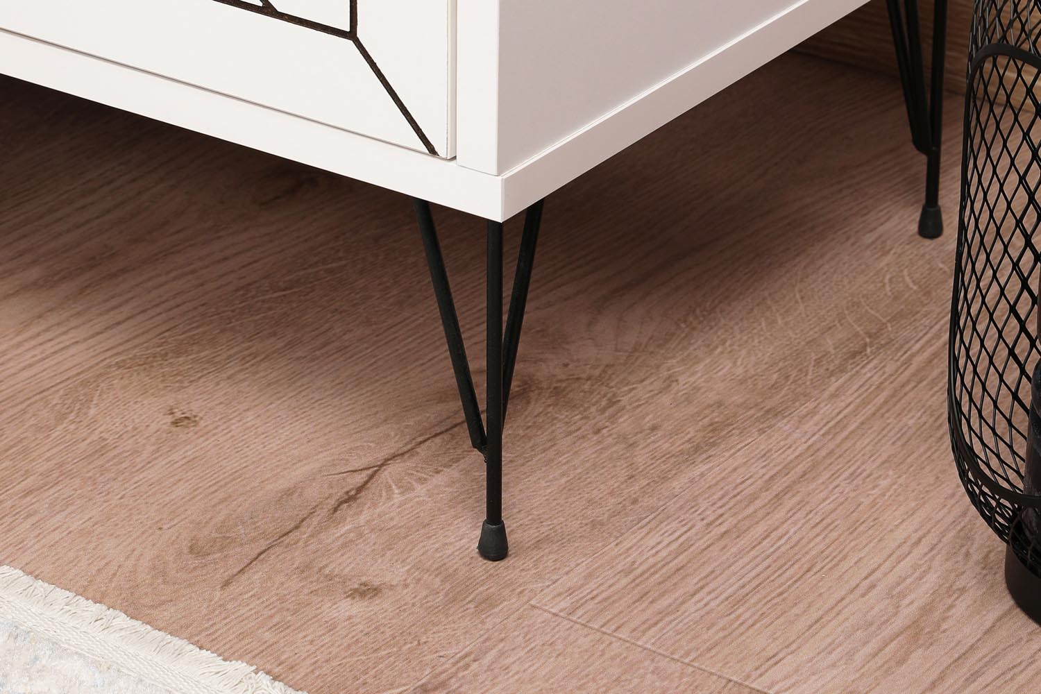 Luna - White in Weiss präsentiert im Onlineshop von KAQTU Design AG. Nachttisch ist von Hanah Home