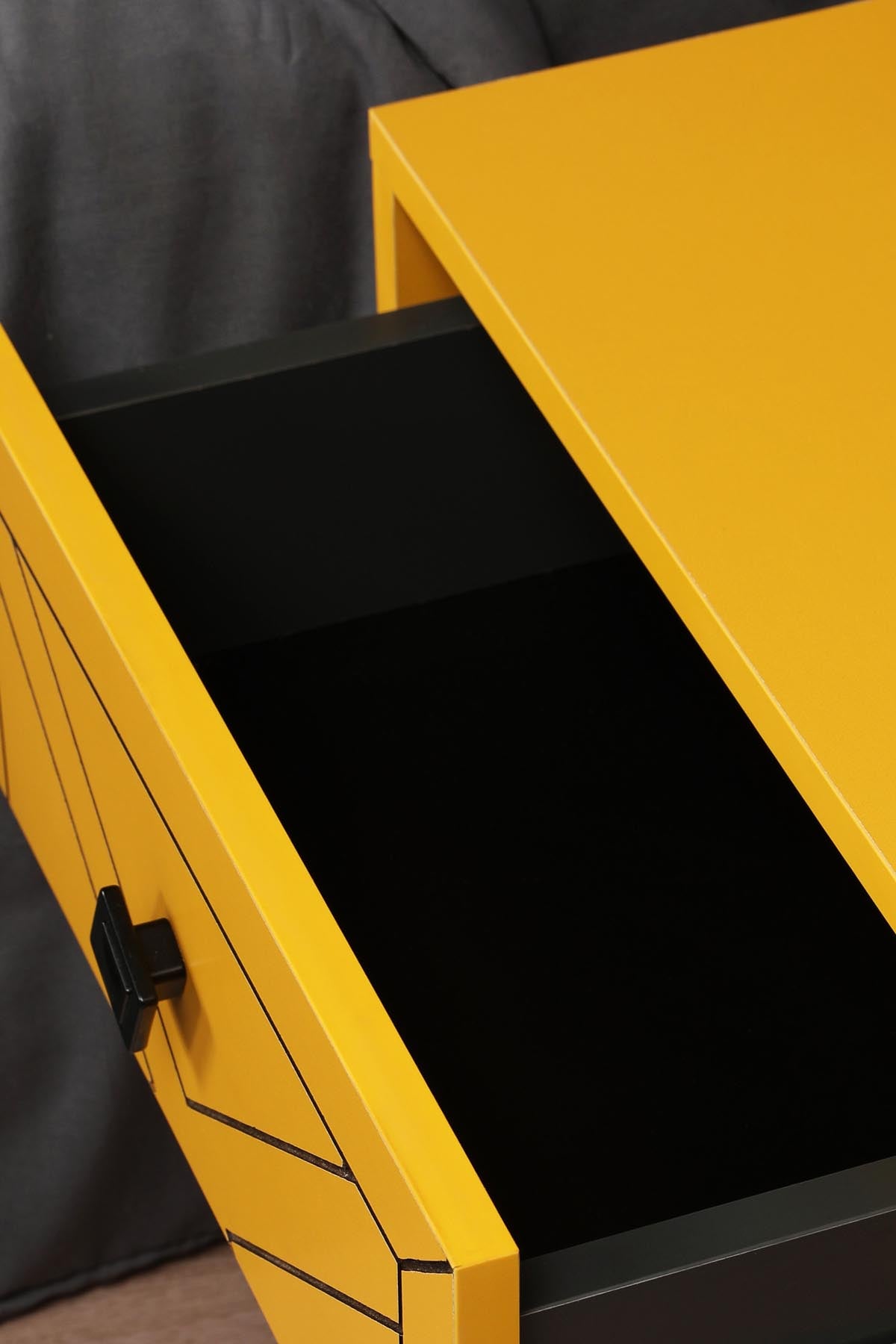 Luna - Yellow in Gelb präsentiert im Onlineshop von KAQTU Design AG. Nachttisch ist von Hanah Home