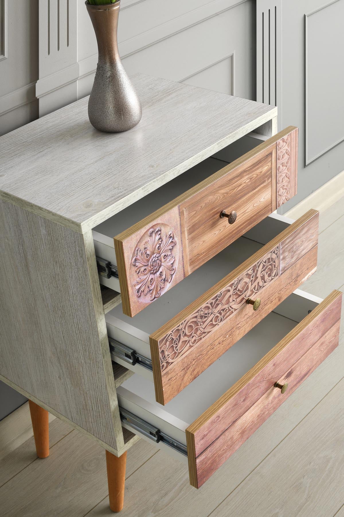 Liza in Weisser Walnuss präsentiert im Onlineshop von KAQTU Design AG. Kommode ist von Hanah Home