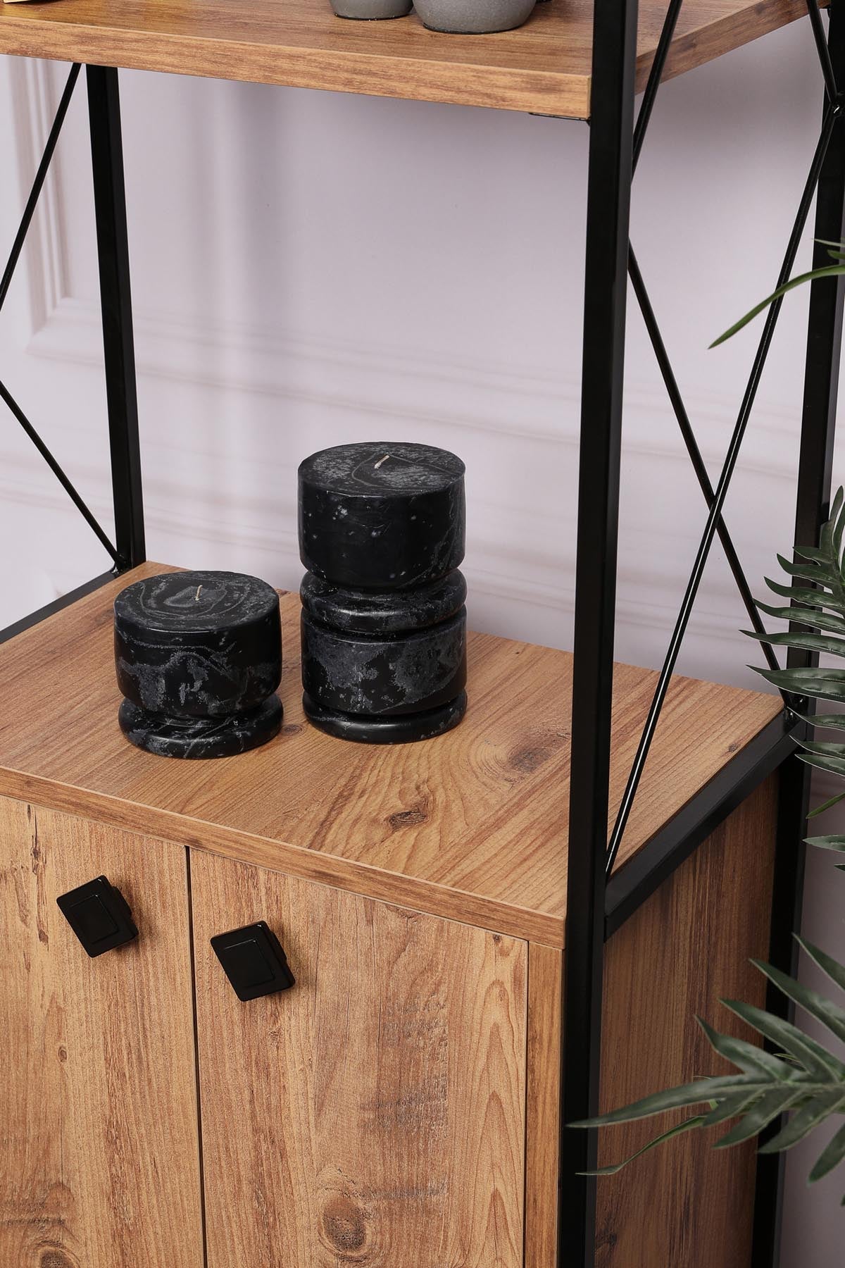 Tervel - Pine in Kiefer präsentiert im Onlineshop von KAQTU Design AG. Bücherregal ist von Hanah Home