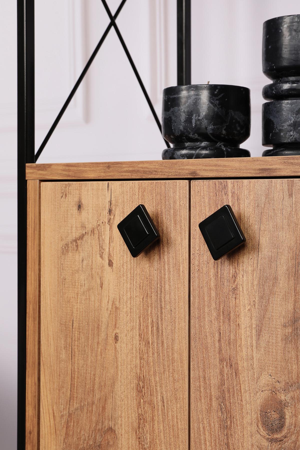 Tervel - Pine in Kiefer präsentiert im Onlineshop von KAQTU Design AG. Bücherregal ist von Hanah Home