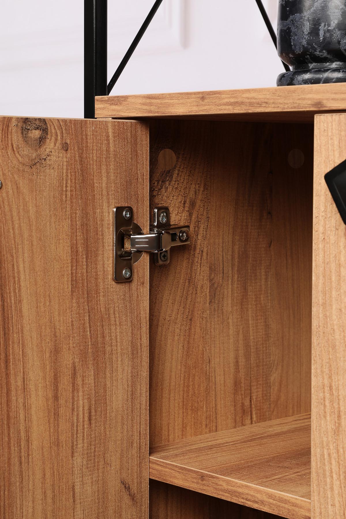 Tervel - Pine in Kiefer präsentiert im Onlineshop von KAQTU Design AG. Bücherregal ist von Hanah Home