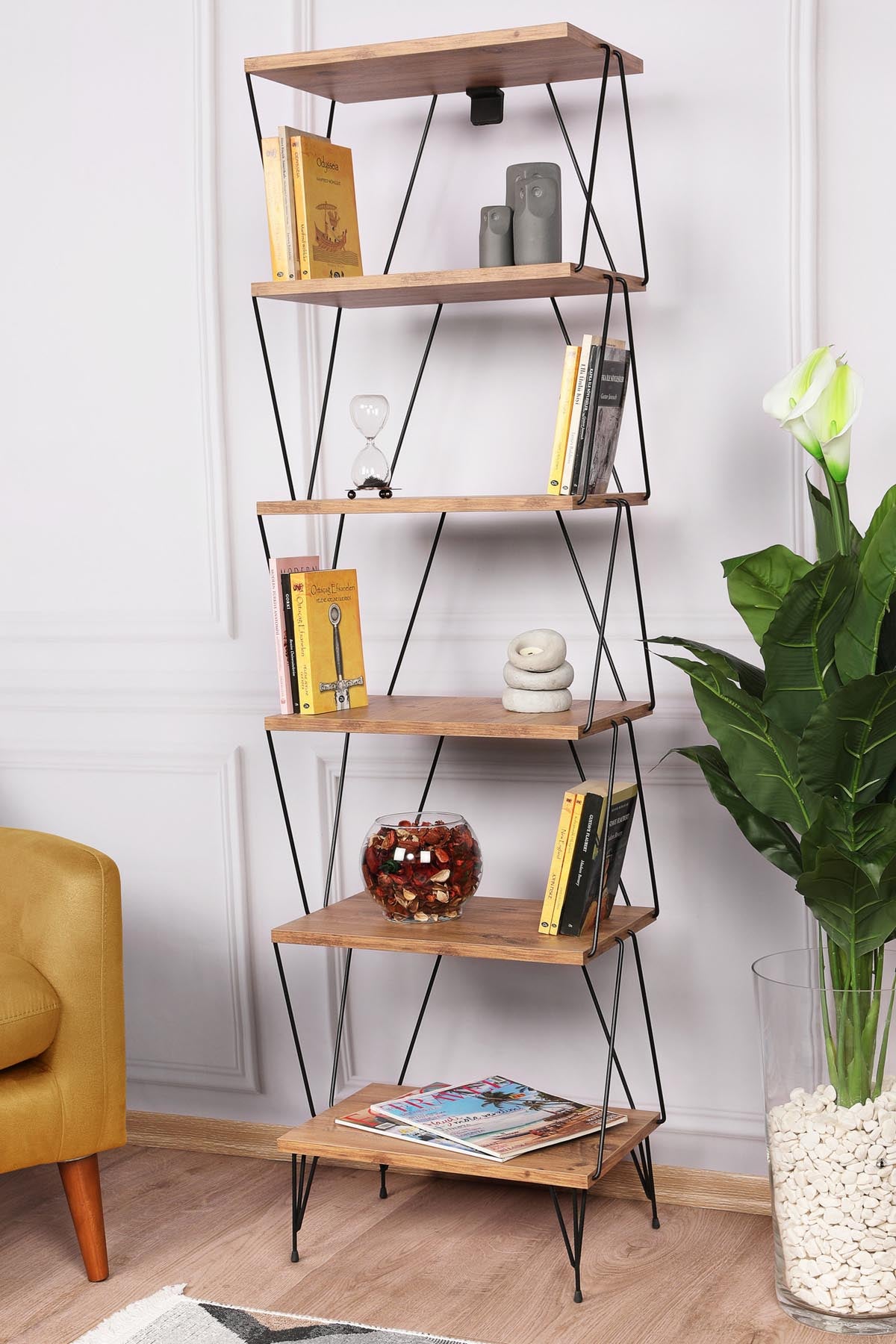 Balaban - Pine in Kiefer präsentiert im Onlineshop von KAQTU Design AG. Bücherregal ist von Hanah Home