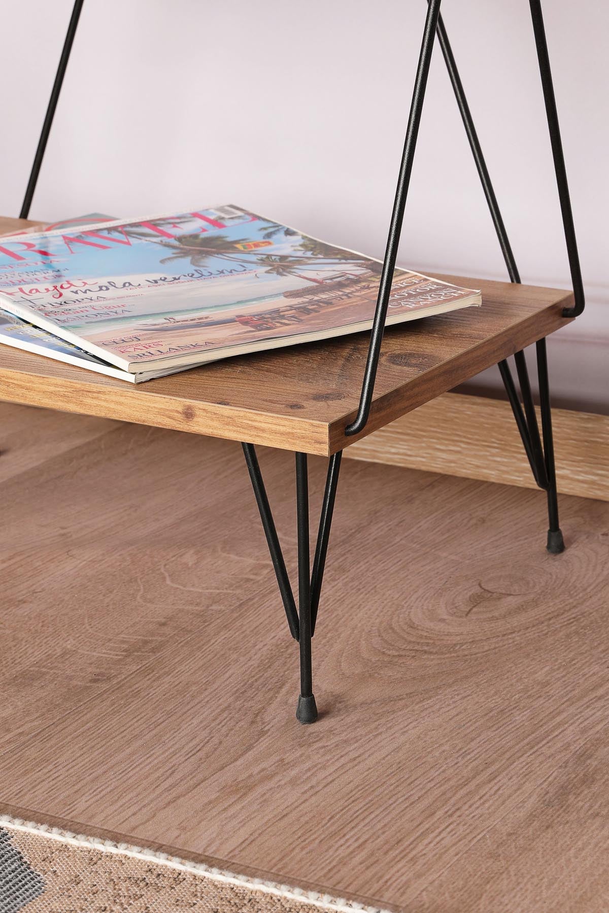 Balaban - Pine in Kiefer präsentiert im Onlineshop von KAQTU Design AG. Bücherregal ist von Hanah Home
